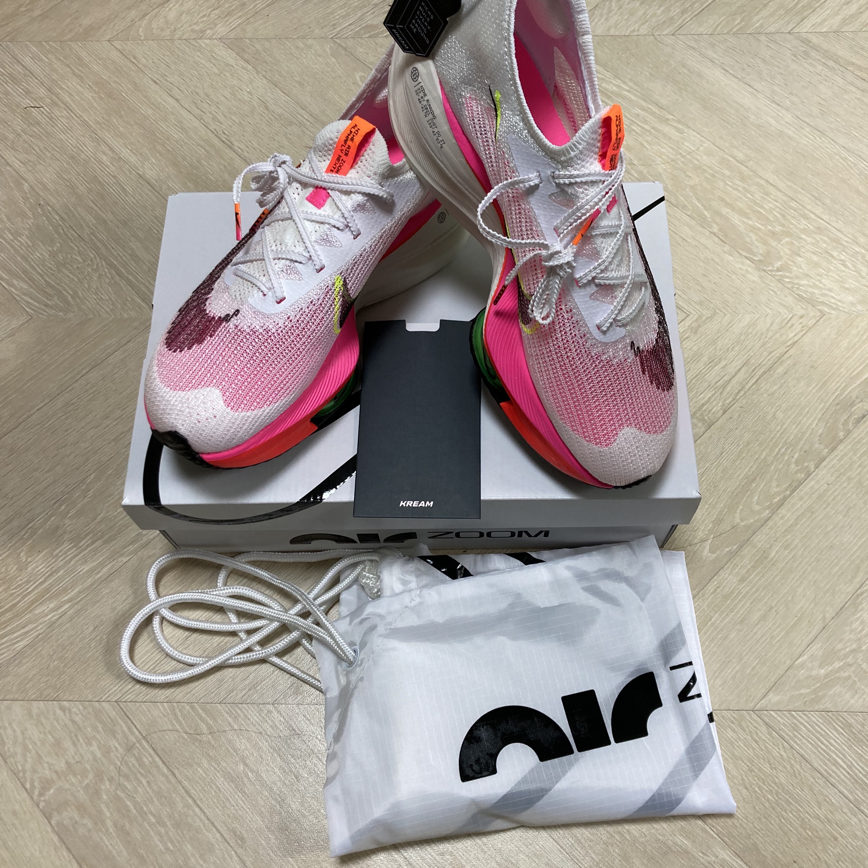 Nike Air Zoom Alphafly Next% Flyknit Rawdacious 착용 스타일 - 1
