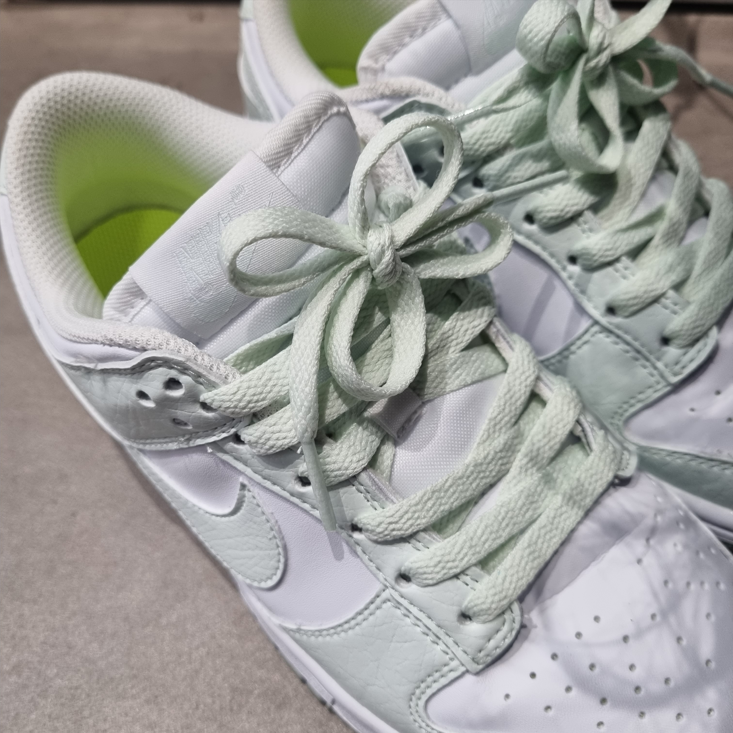 (W) Nike Dunk Low Next Nature Barely Green and White 착용 스타일 - 2