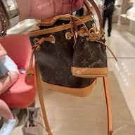 Louis Vuitton Micro Noe Bag Charm Monogram 착용 스타일 - 4