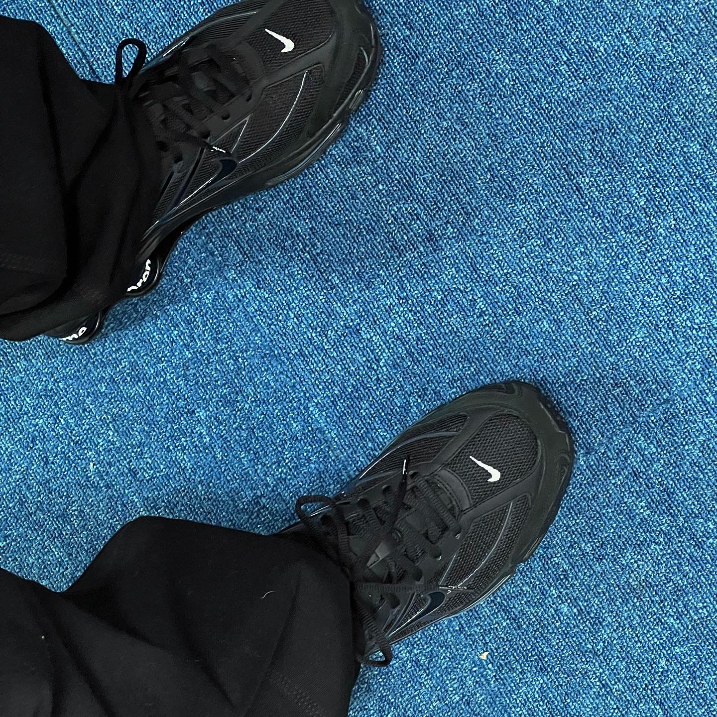 Nike x Supreme Shox Ride 2 SP Black 착용 스타일 - 3