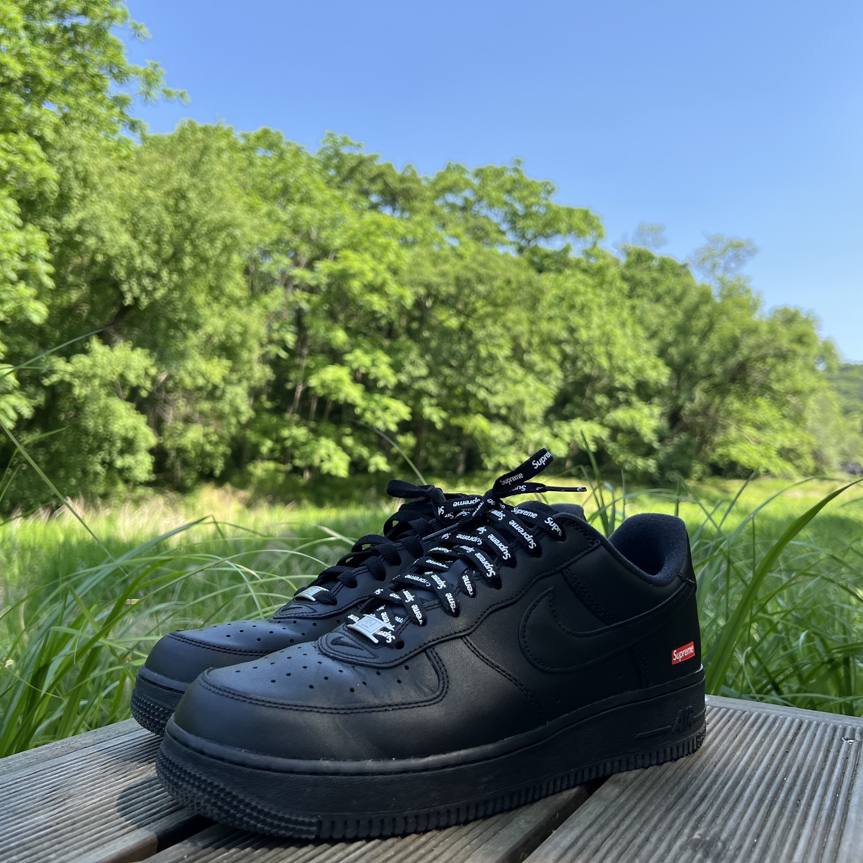 Nike x Supreme Air Force 1 Low White, Nike x Supreme Air Force 1 Low Black 착용 스타일 - 2