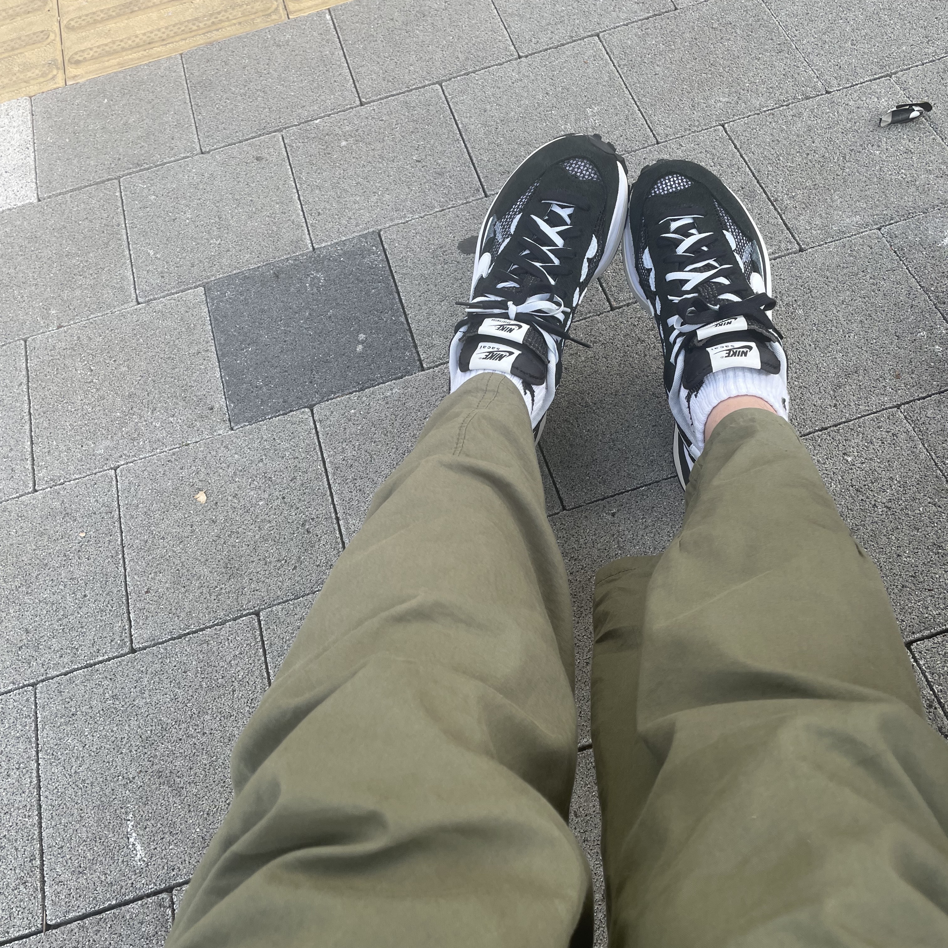Nike x Sacai VaporWaffle Black White 착용 스타일