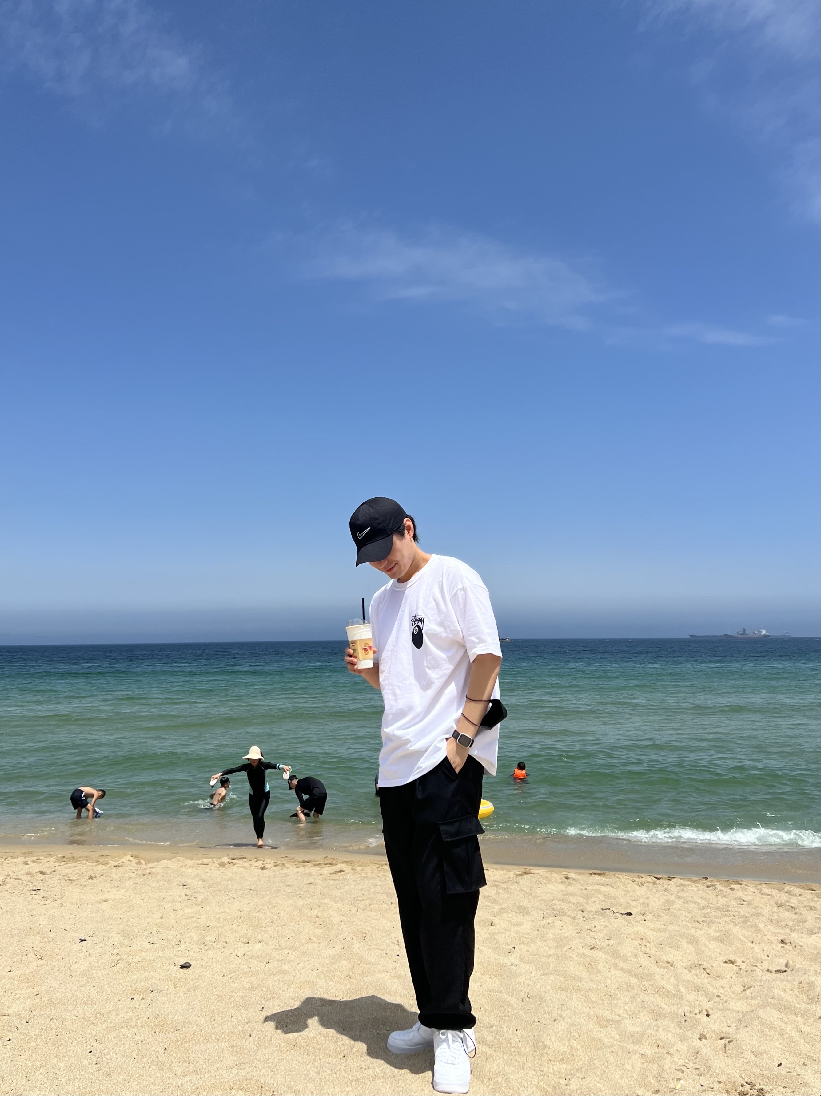 Stussy 8 Ball T-Shirt White - 22SS, Nike Air Force 1 '07 Low White 착용 스타일 - 2