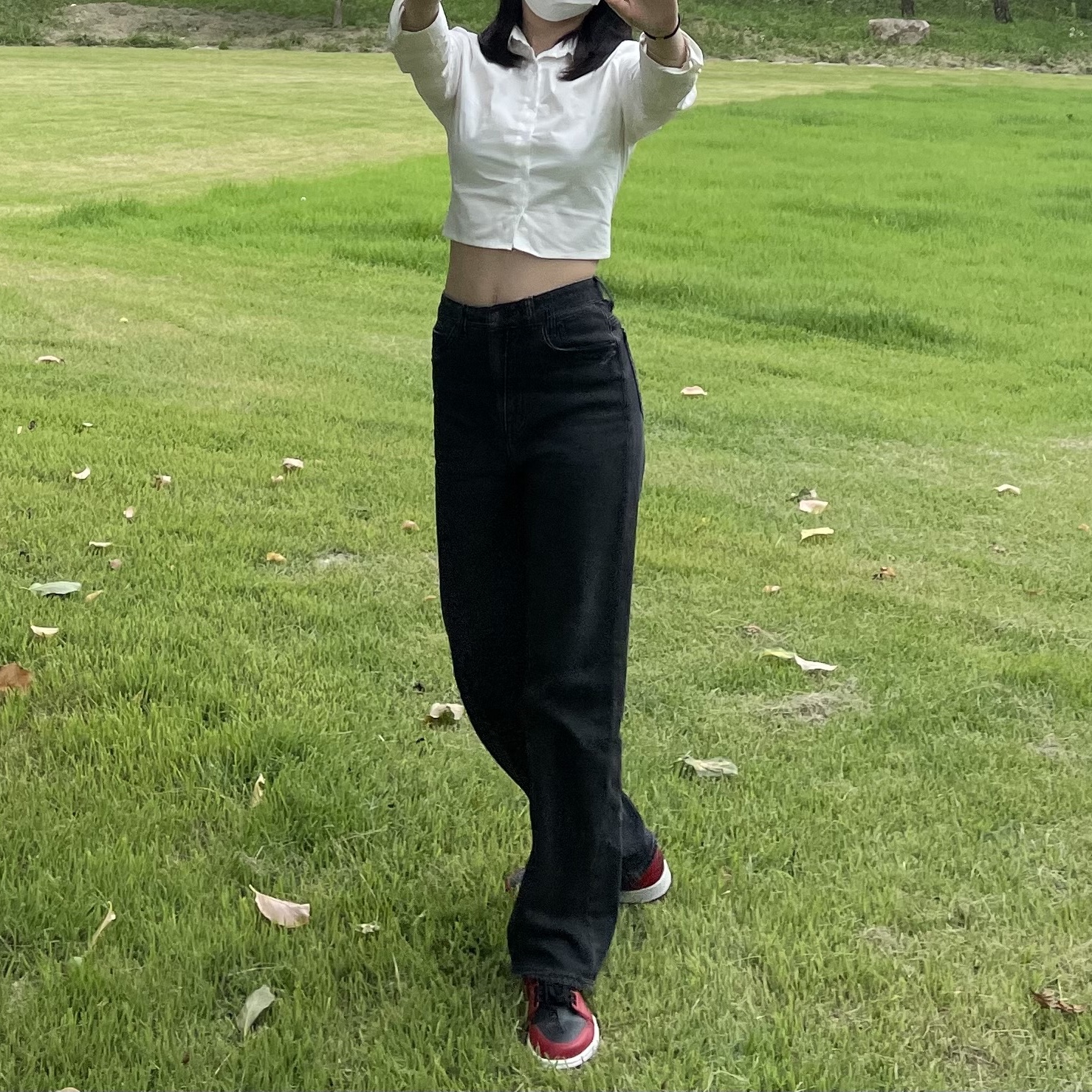 Jordan 1 Low Varsity Red 착용 스타일 - 2