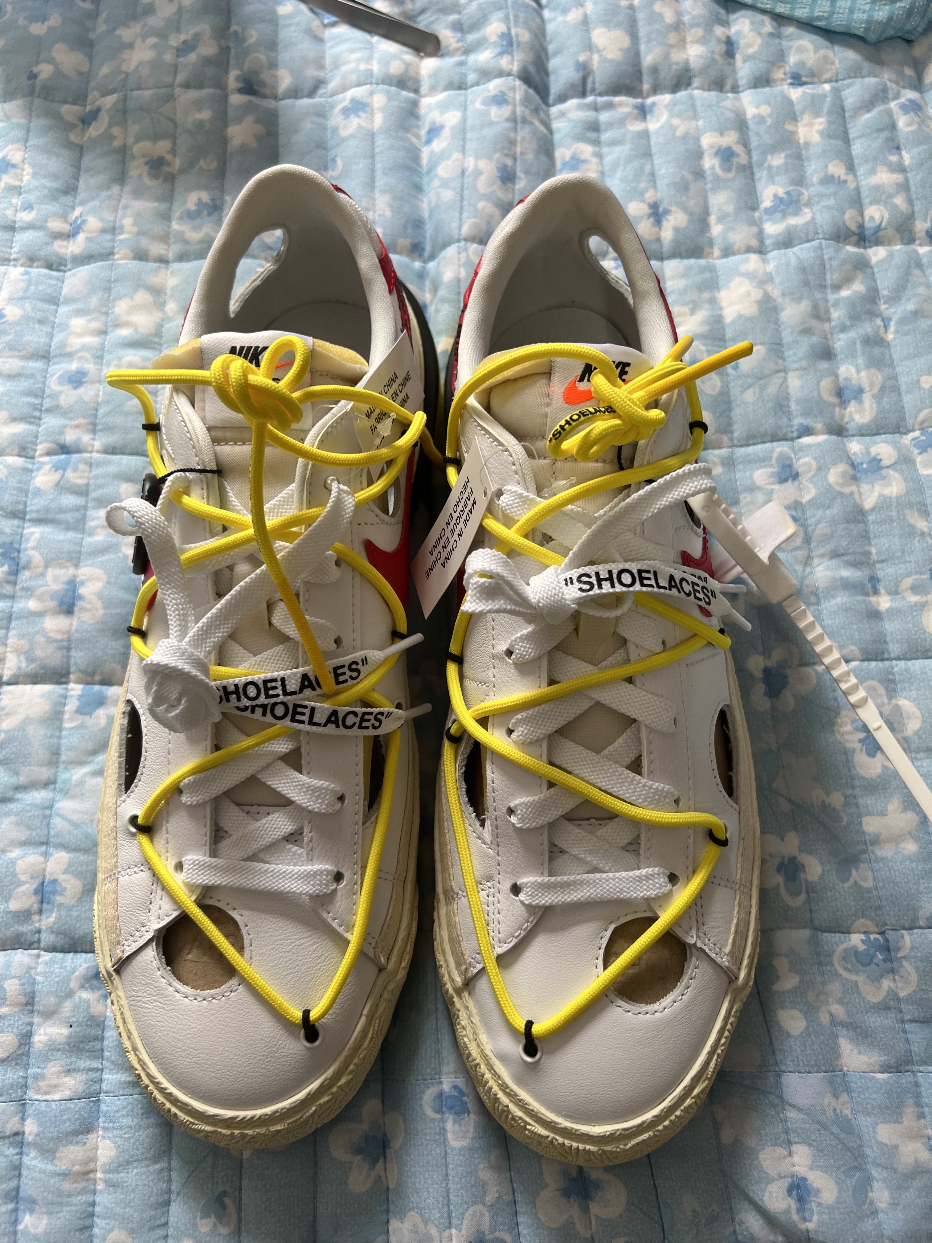 Nike x Off-White Blazer Low '77 White and University Red 착용 스타일 - 2