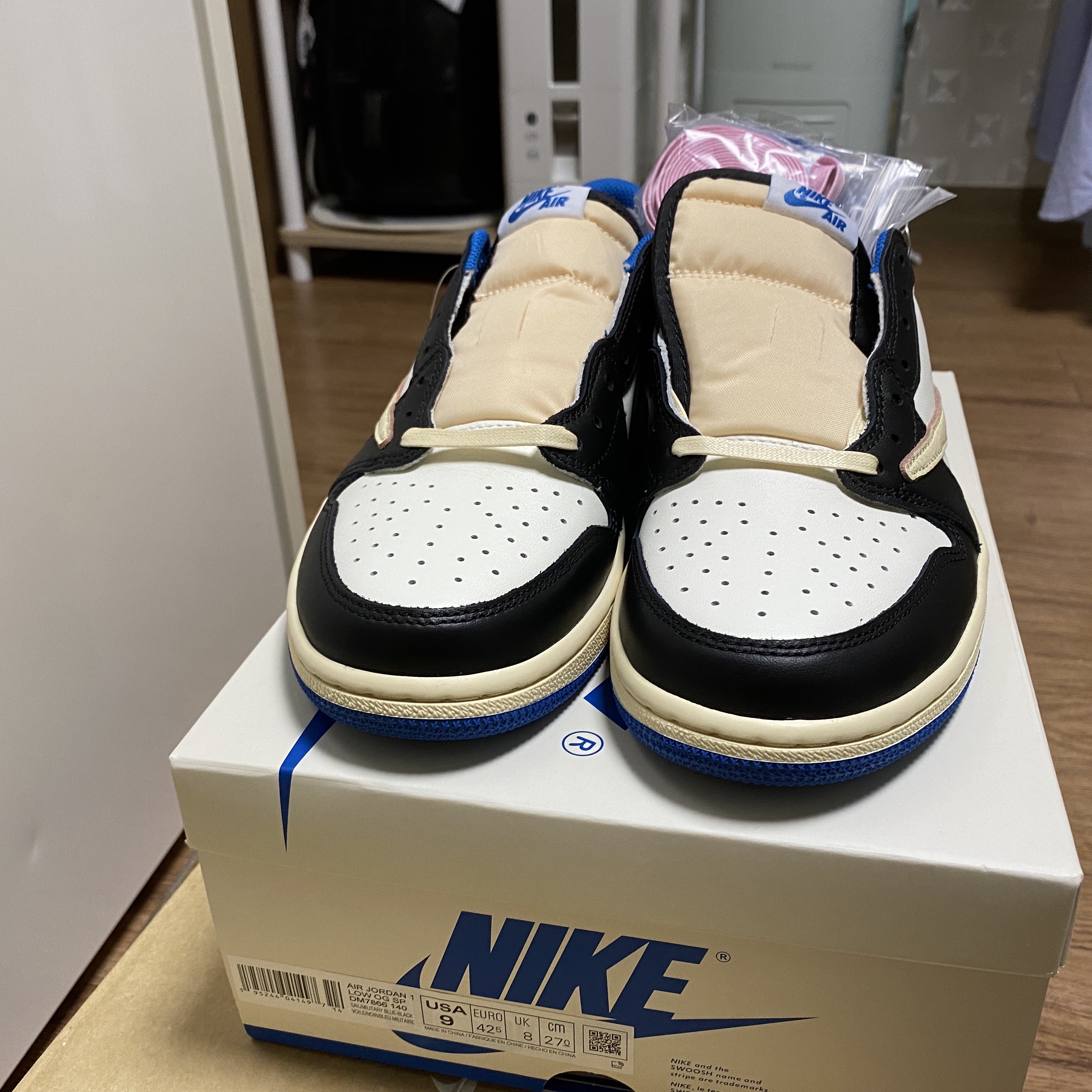 Jordan 1 x Travis Scott x Fragment Retro Low OG SP Military Blue 착용 스타일