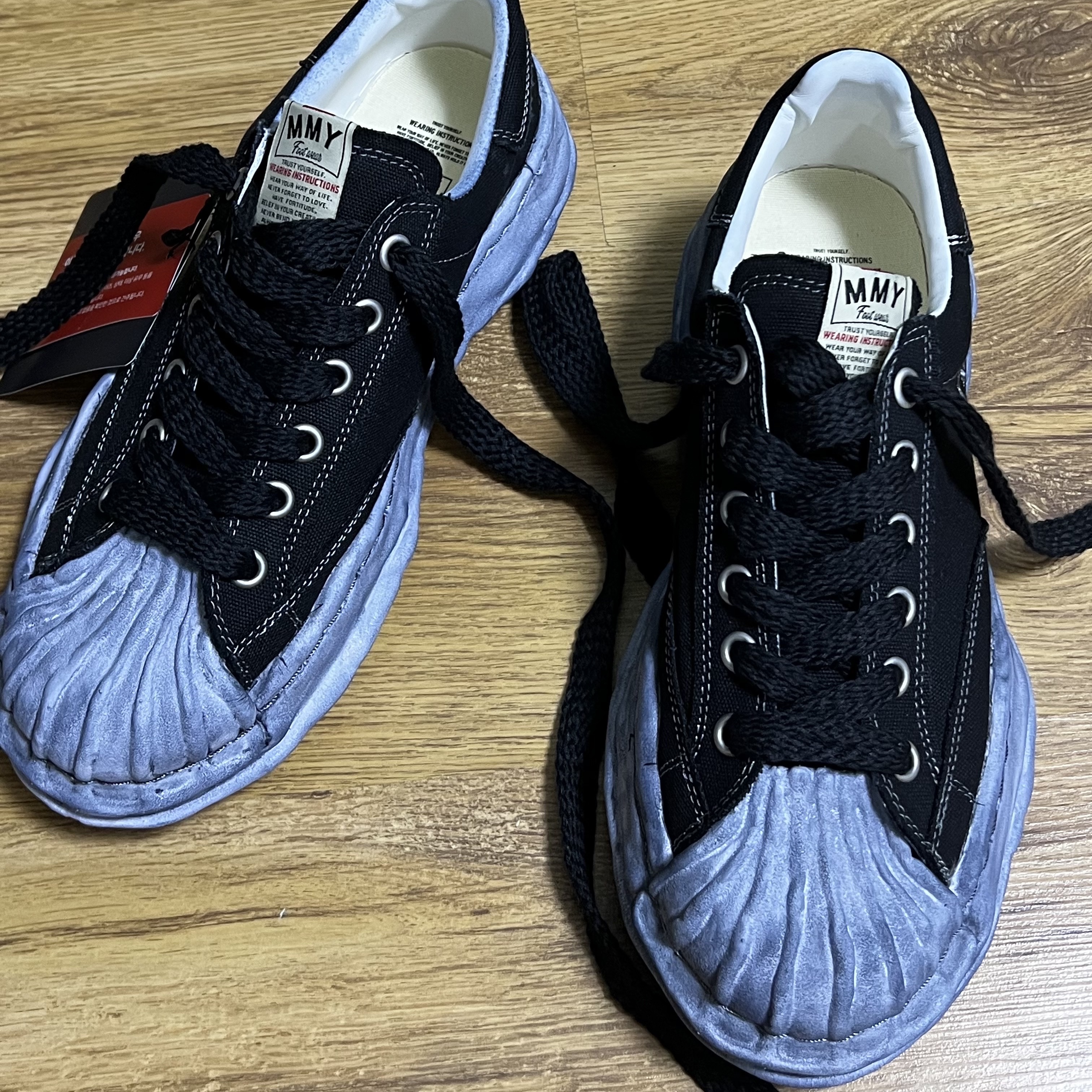Maison Mihara Yasuhiro Blakey OG STC Sole OD Canvas Low-top Sneakers Black 착용 스타일
