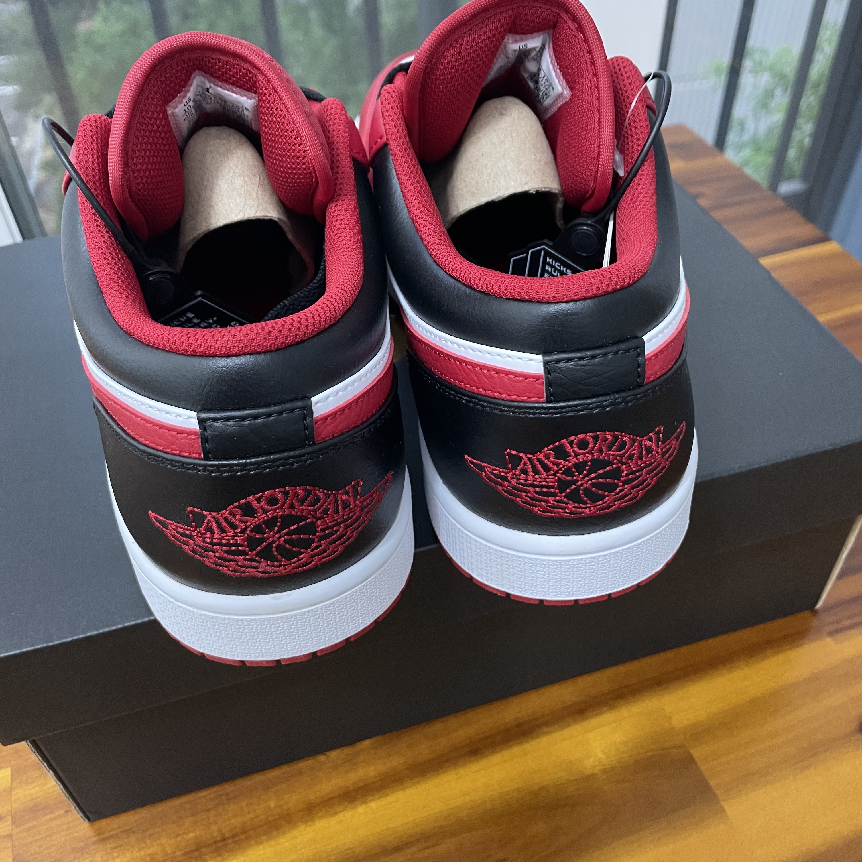 Jordan 1 Low White Gym Red Black 착용 스타일 - 2