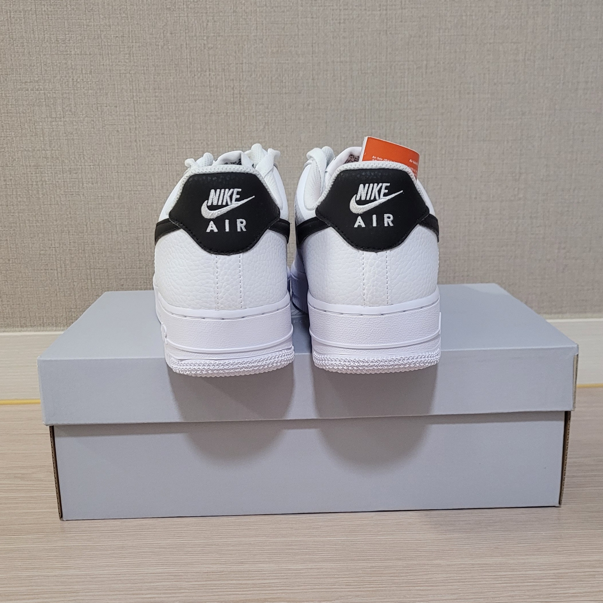 Nike Air Force 1 '07 White Black 착용 스타일 - 4