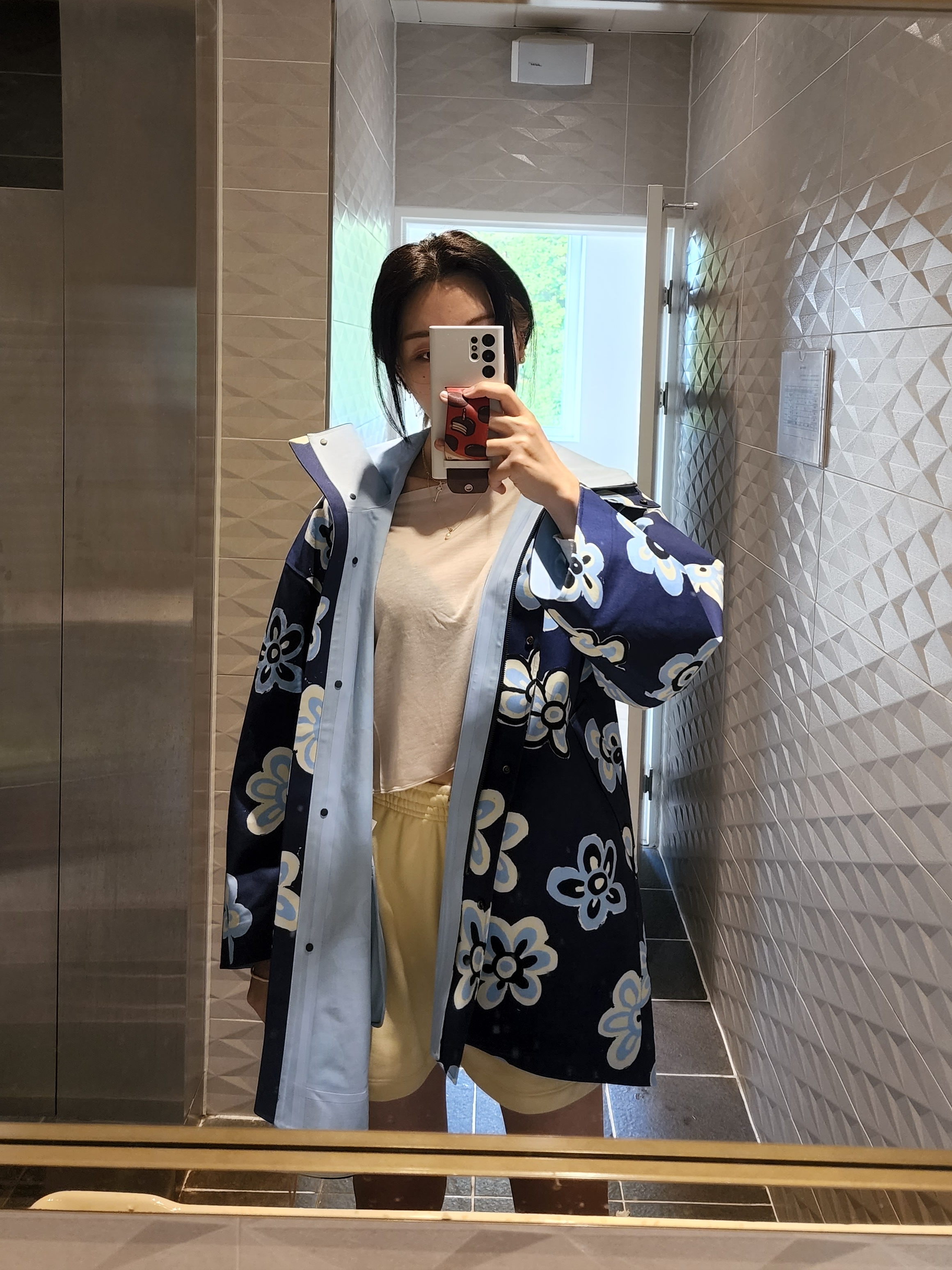 (W) Uniqlo x Marni Blocktech Printed Oversized Half Coat Blue 착용 스타일 - 1