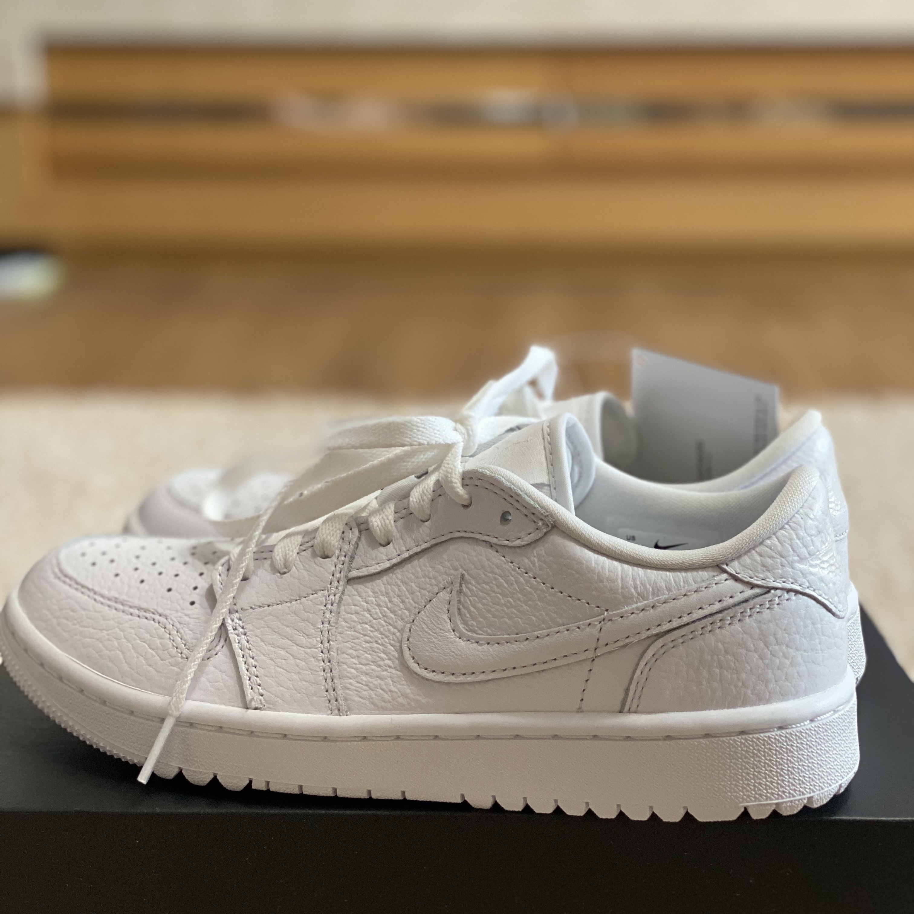 Jordan 1 Low Golf Triple White 착용 스타일 - 1