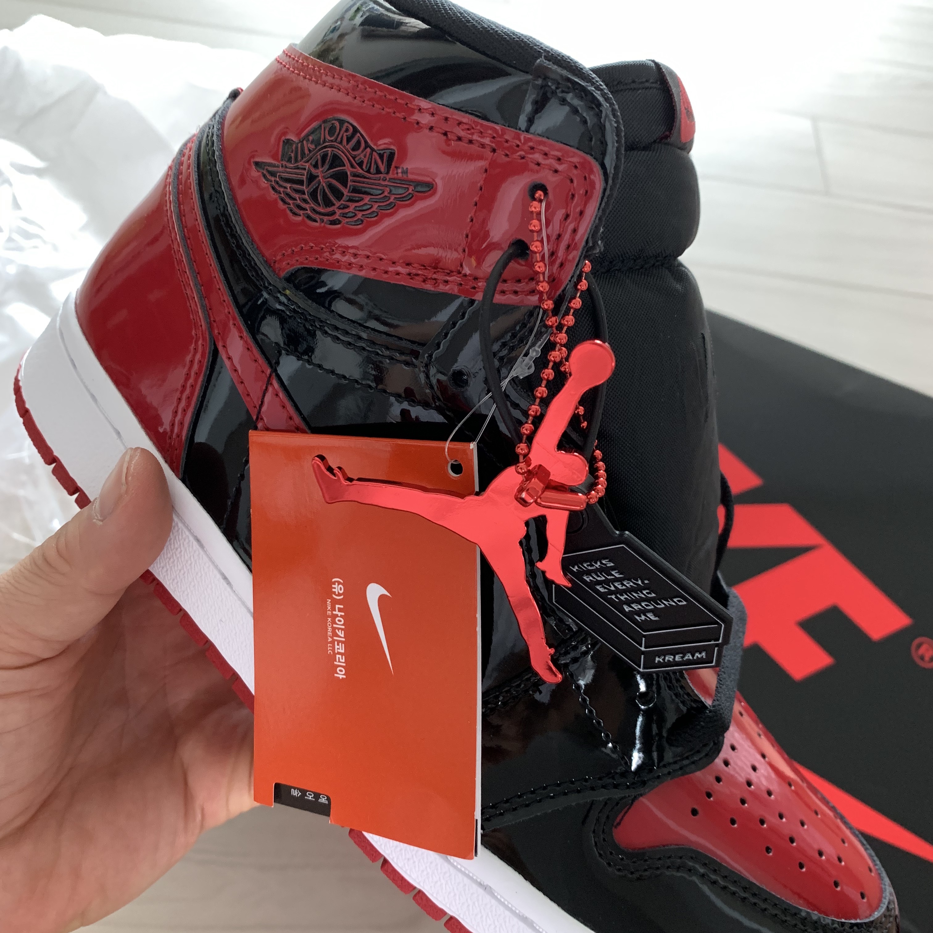 Jordan 1 Retro High OG Patent Bred 착용 스타일 - 2