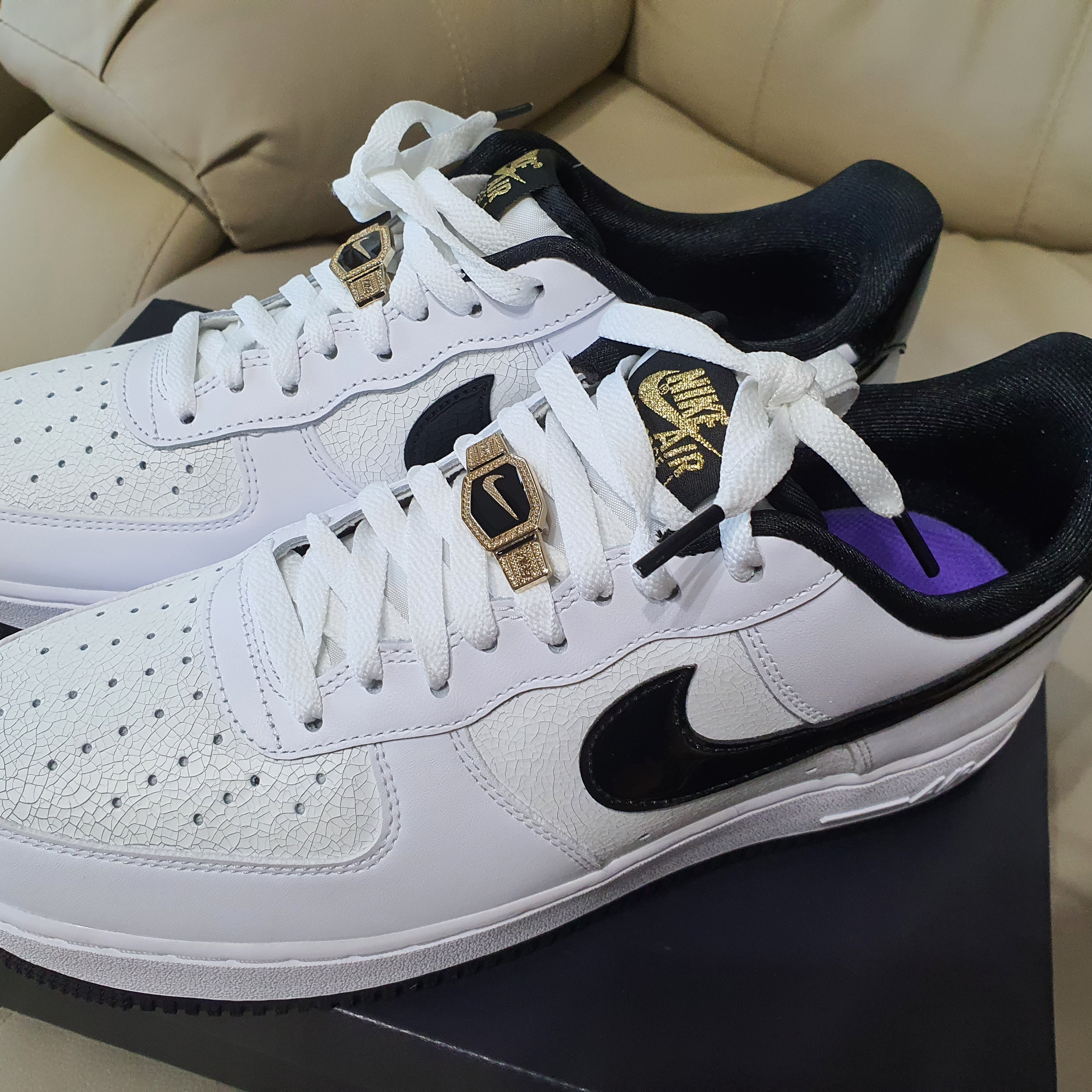 Nike Air Force 1 '07 LV8 EMB World Champions White Black 착용 스타일 - 2