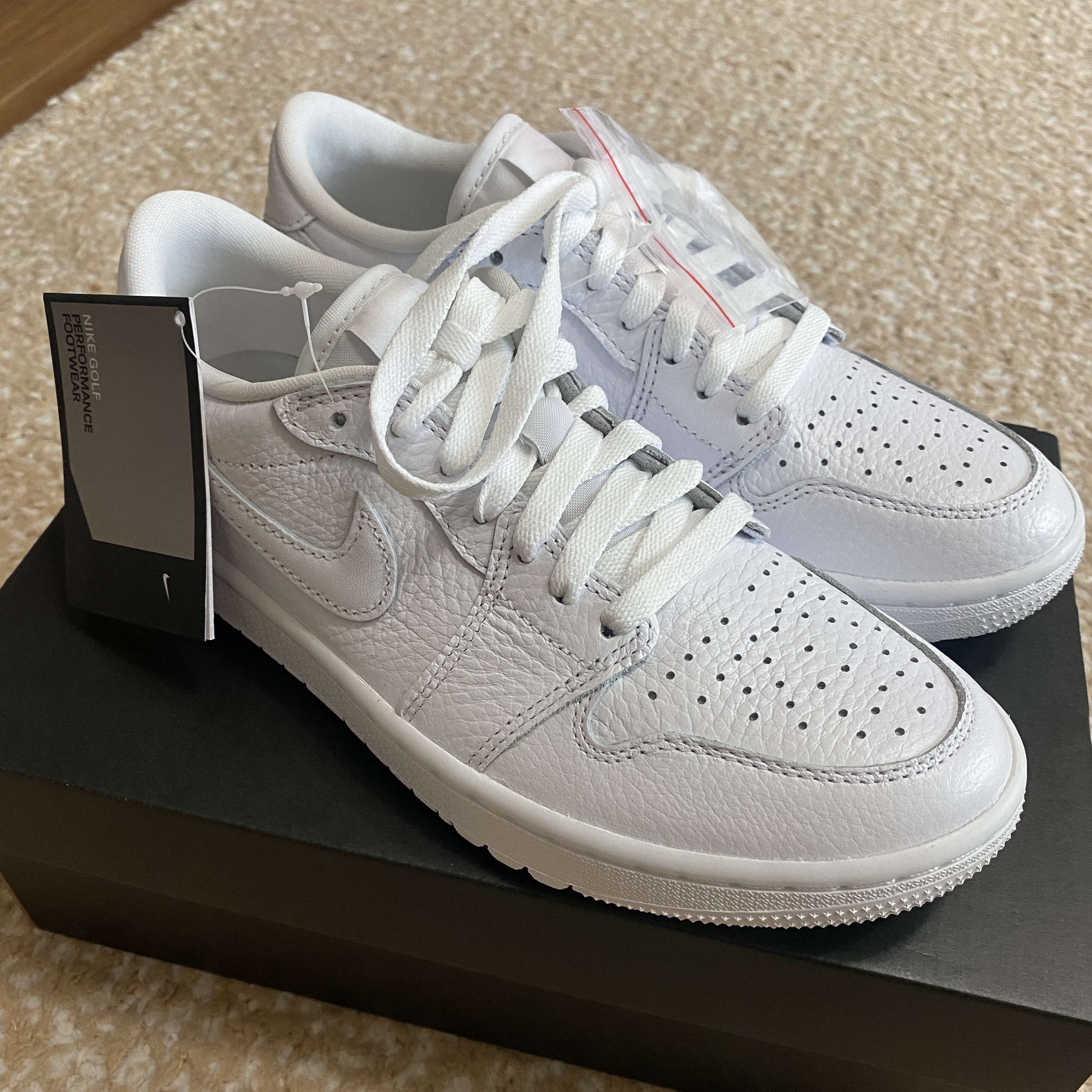 Jordan 1 Low Golf Triple White 착용 스타일 - 3