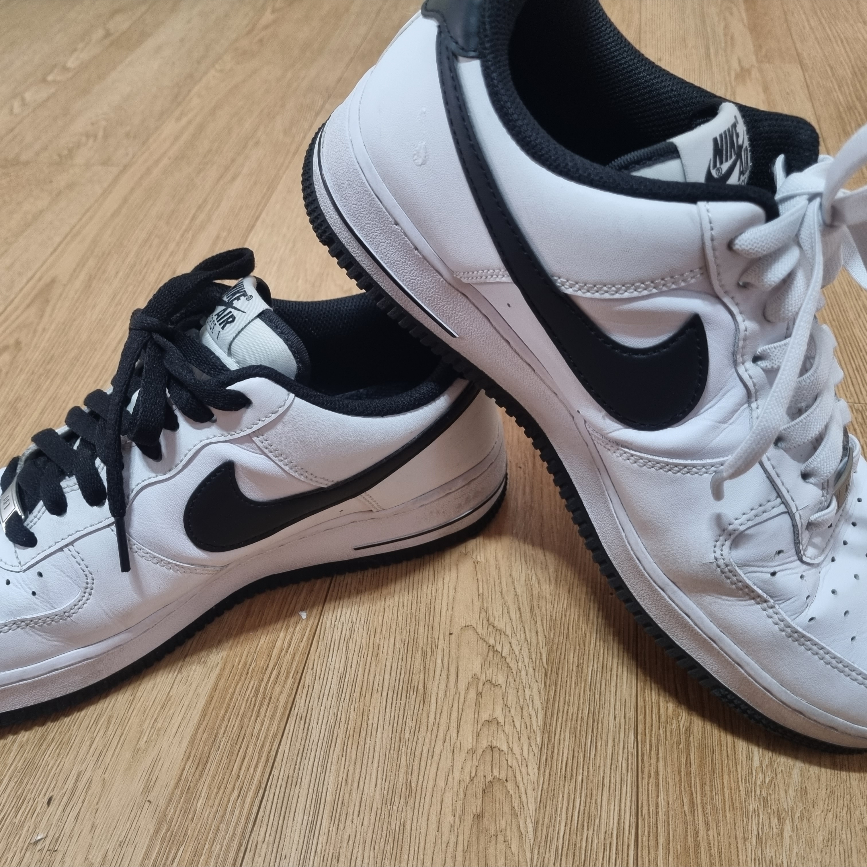 Nike Air Force 1 '07 White Black 착용 스타일 - 2