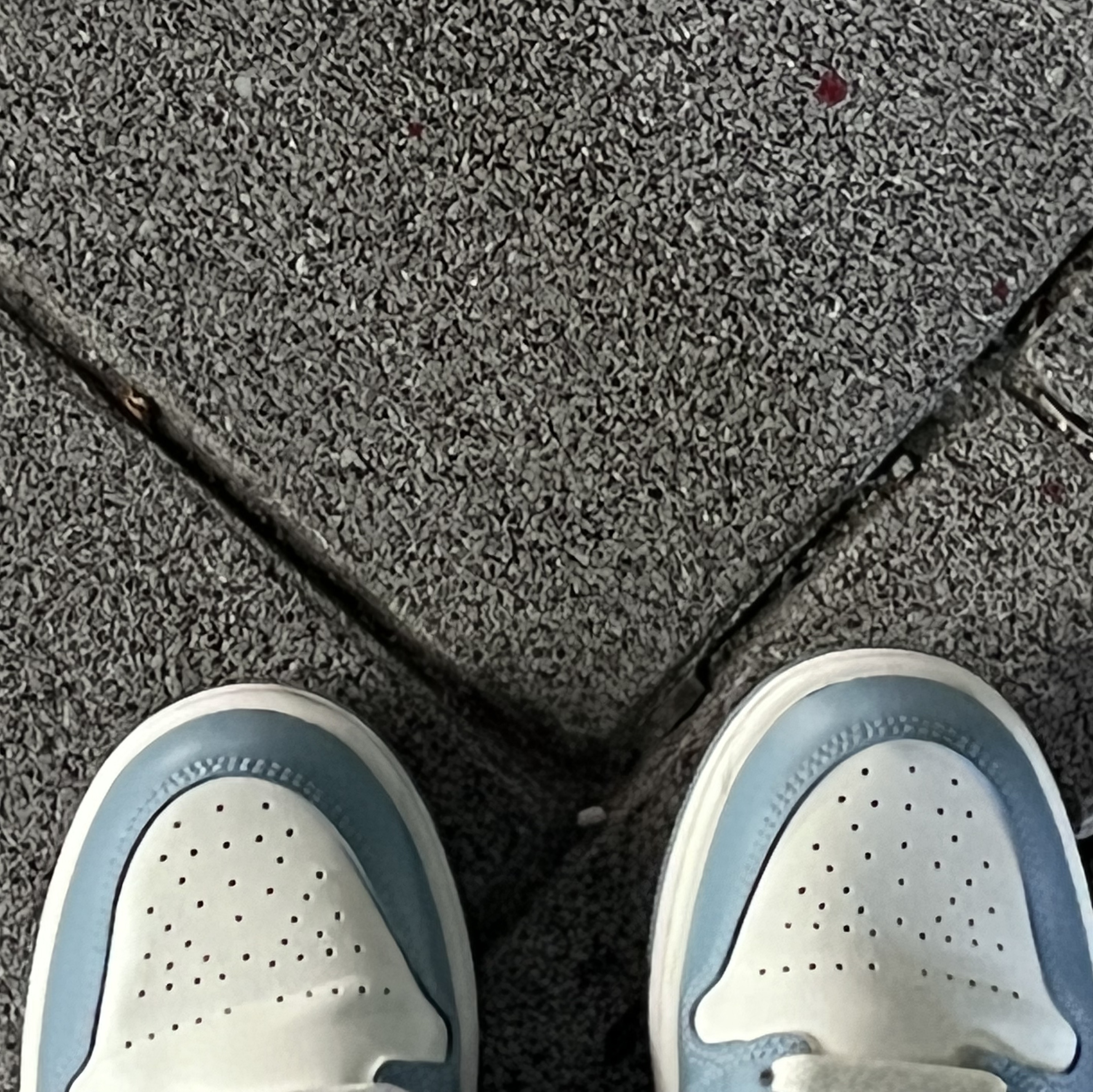 (W) Jordan 1 Mid Sail and Worn Blue 착용 스타일 - 3