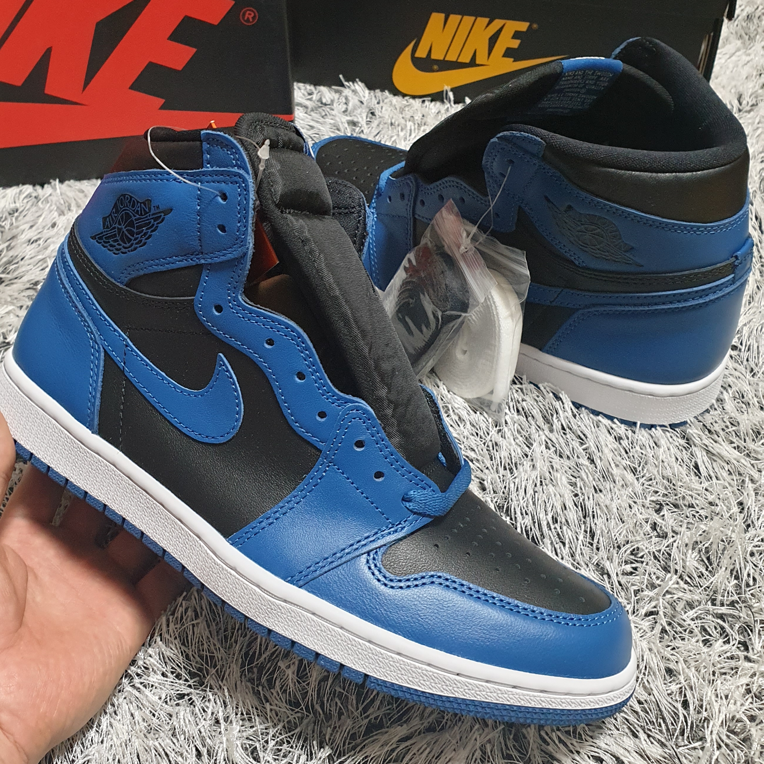 Jordan 1 Retro High OG Dark Marina Blue 착용 스타일