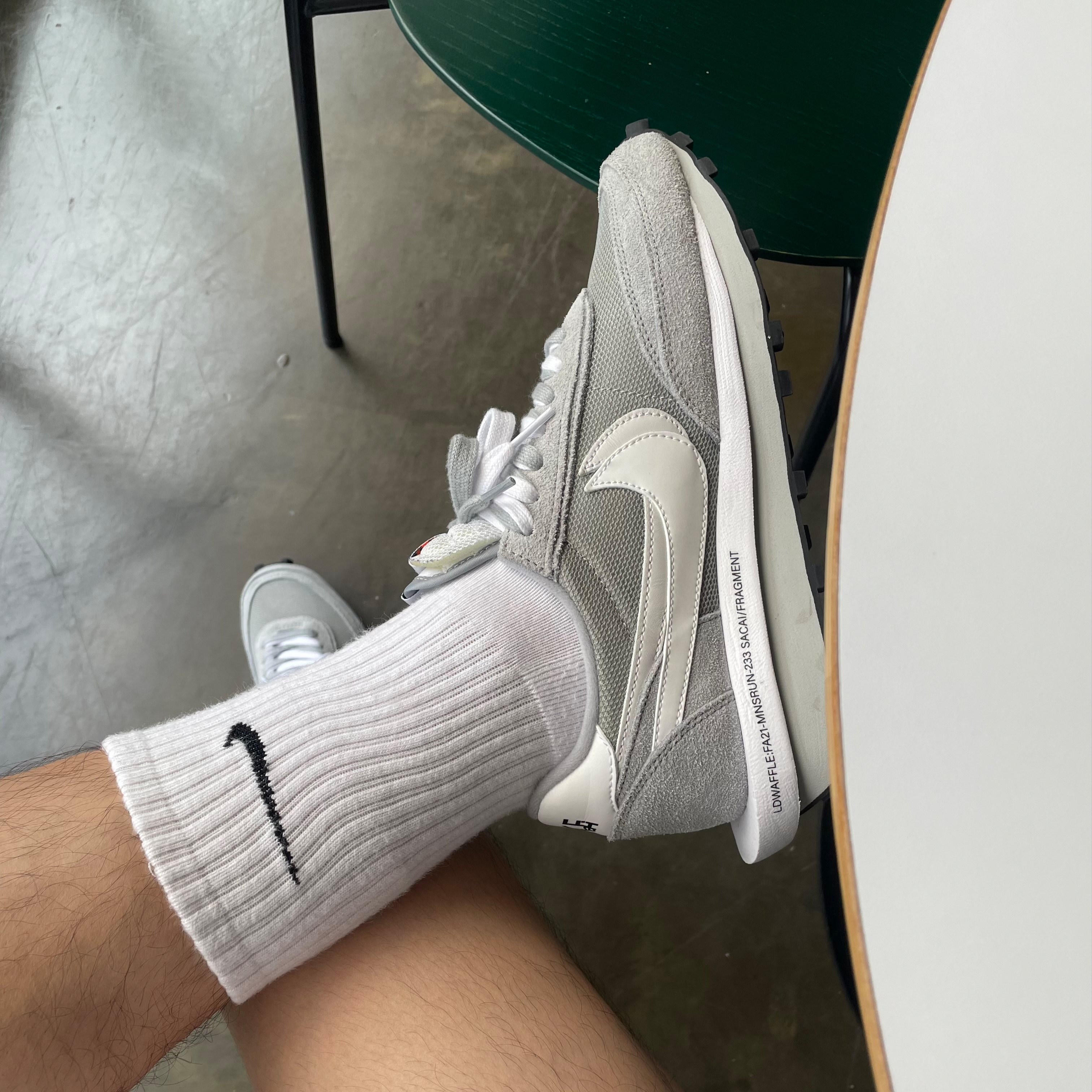 Nike x Sacai x Fragment LDWaffle Light Smoke Grey 착용 스타일