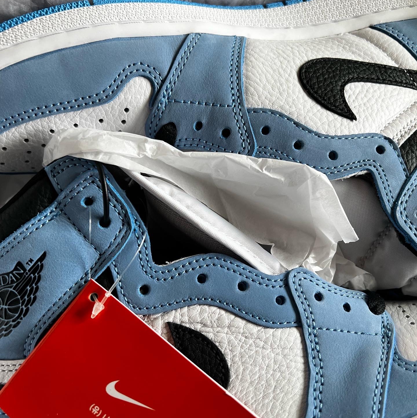 Jordan 1 Retro High OG University Blue 착용 스타일 - 2