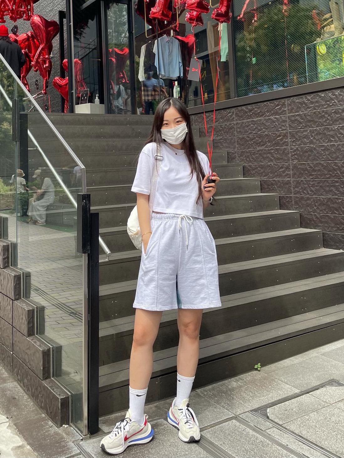 Nike x Sacai VaporWaffle Royal Fuchsia 착용 스타일