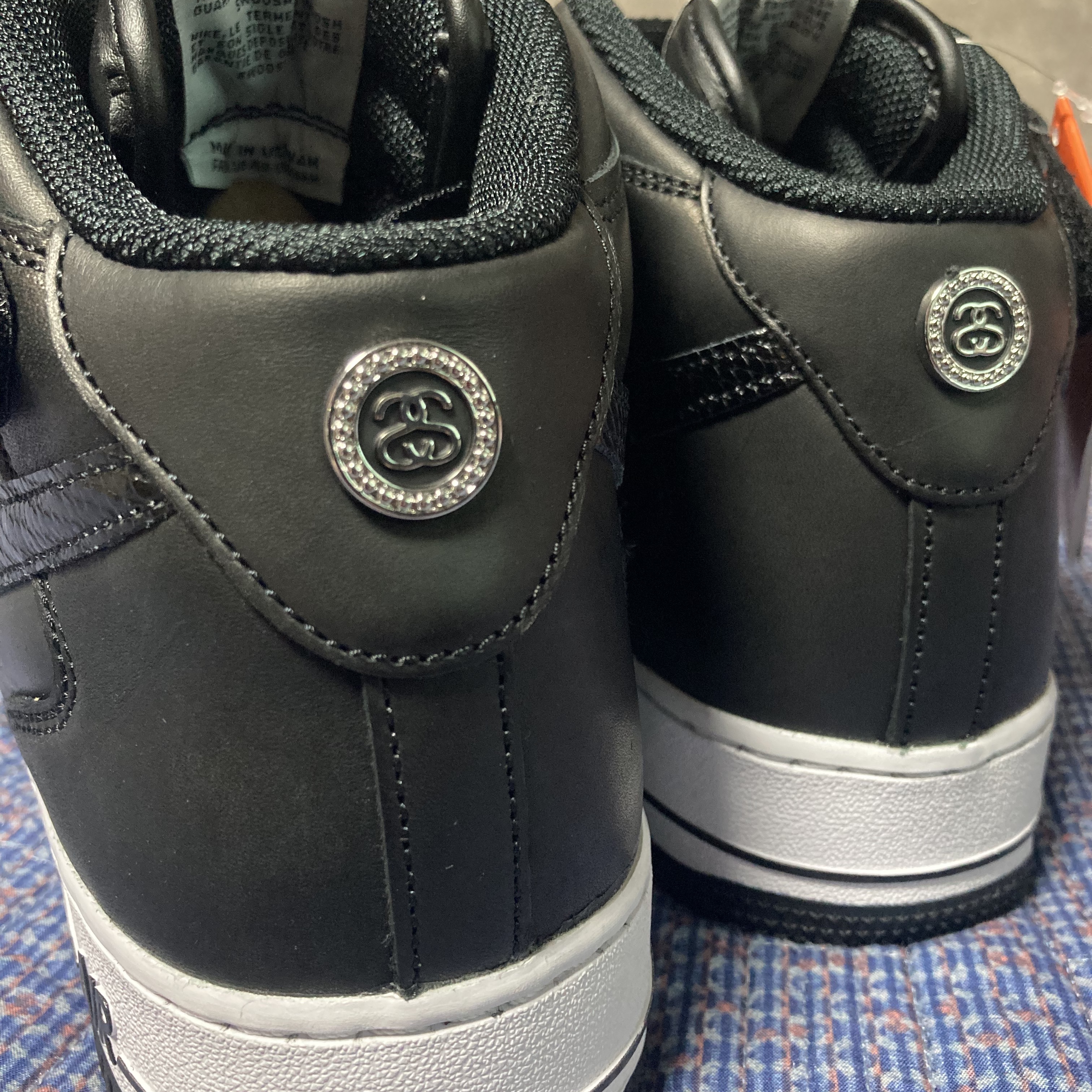Nike x Stussy Air Force 1 '07 Mid SP Black 착용 스타일 - 4
