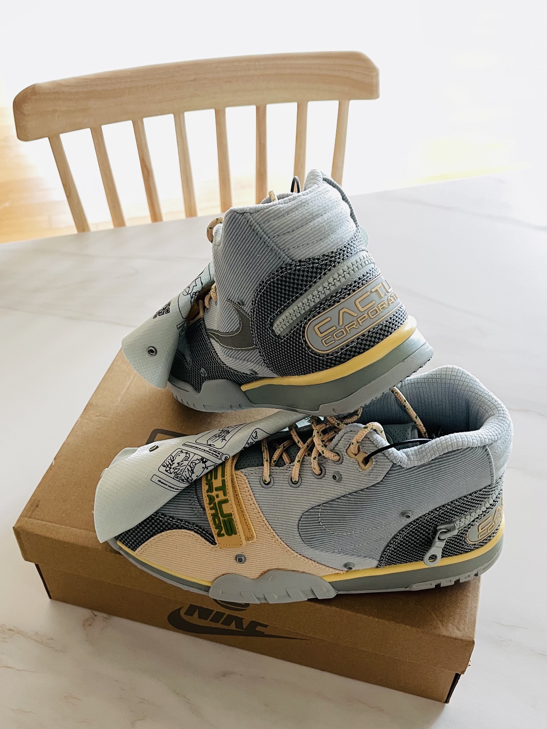 Nike x Travis Scott Nike Air Trainer 1 Grey Haze and Dusty Sage 착용 스타일