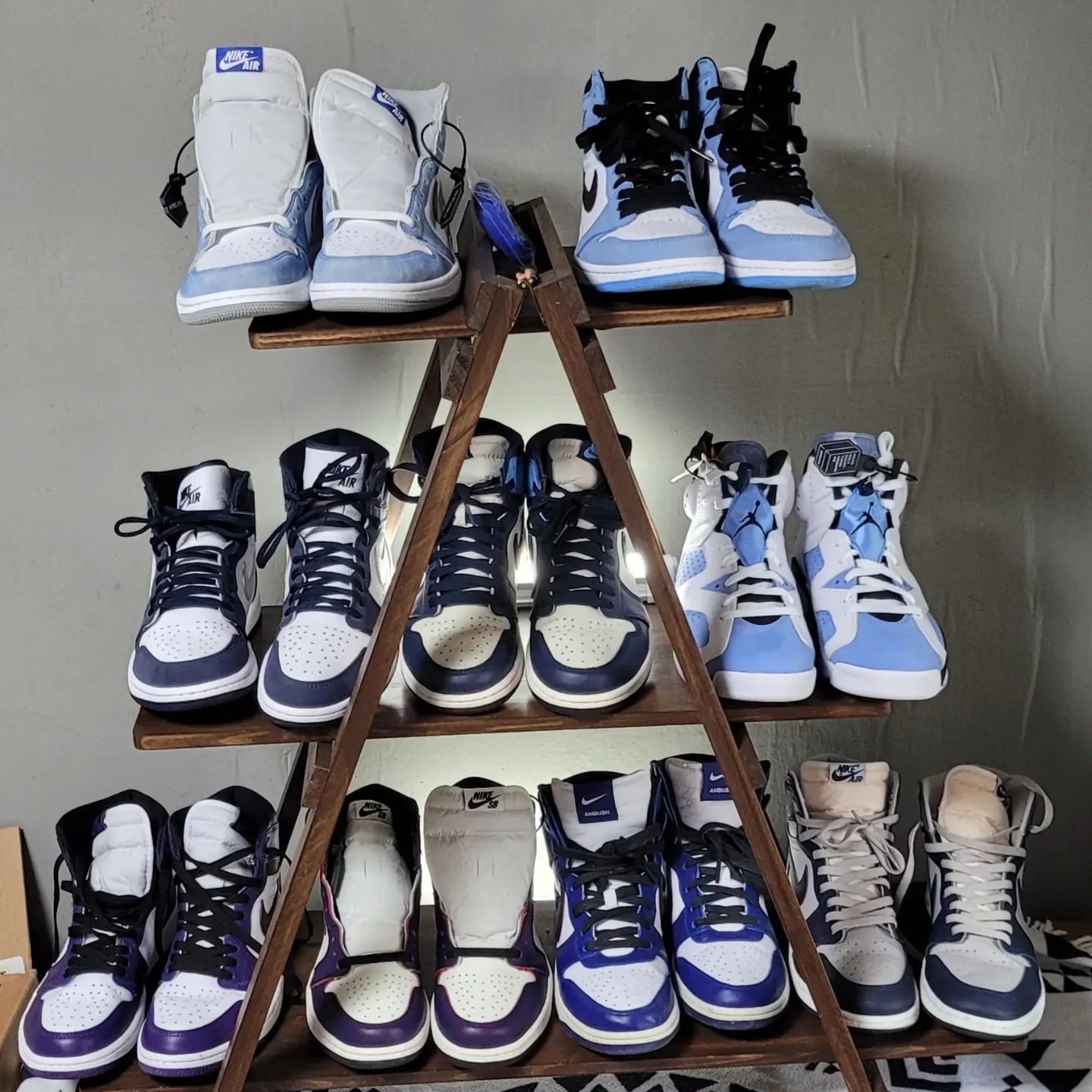 Jordan 1 Retro High OG University Blue, Jordan 1 Retro High OG Hyper Royal 착용 스타일 - 2
