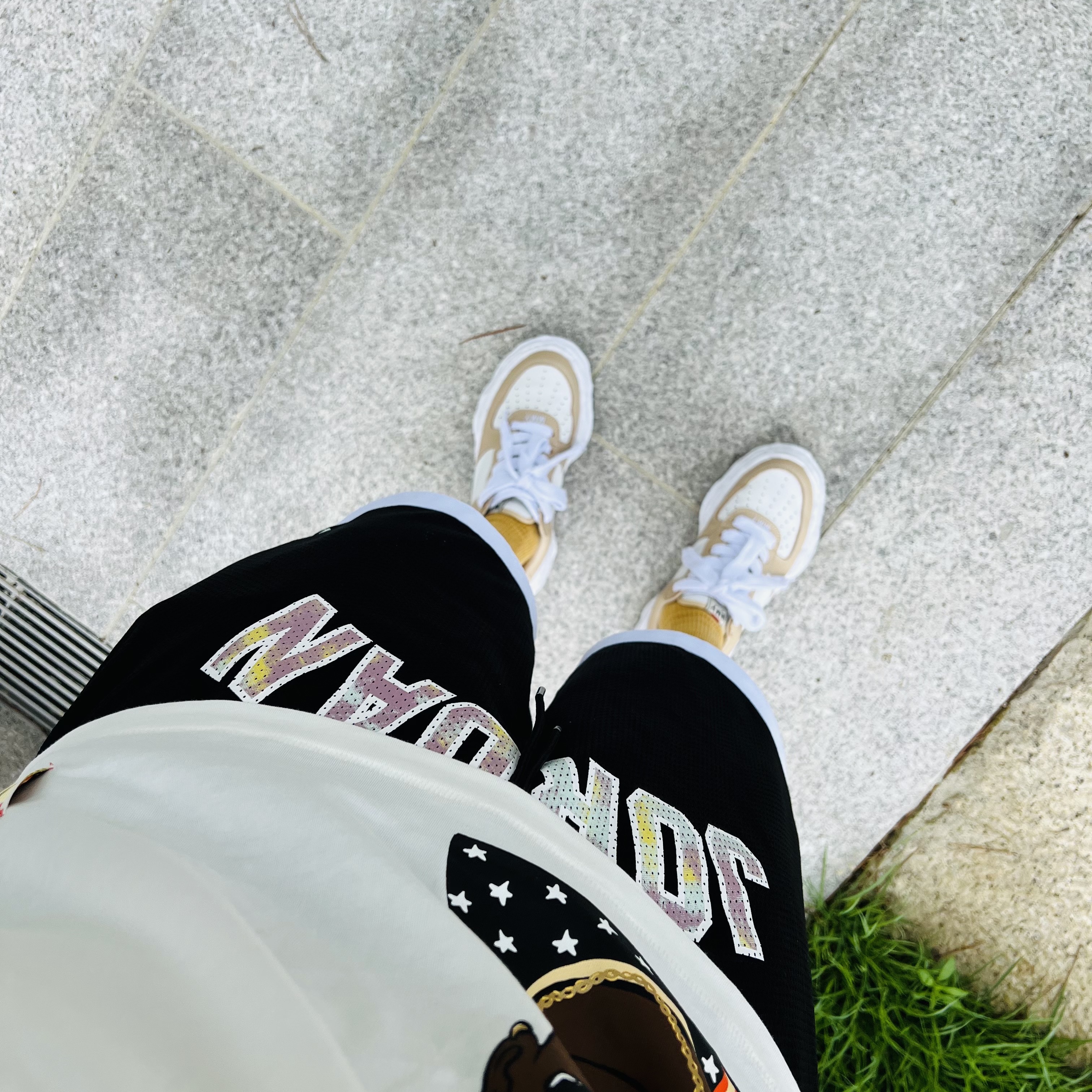 Maison Mihara Yasuhiro Wayne OG Sole Leather Low-top Sneakers Beige White 착용 스타일 - 2