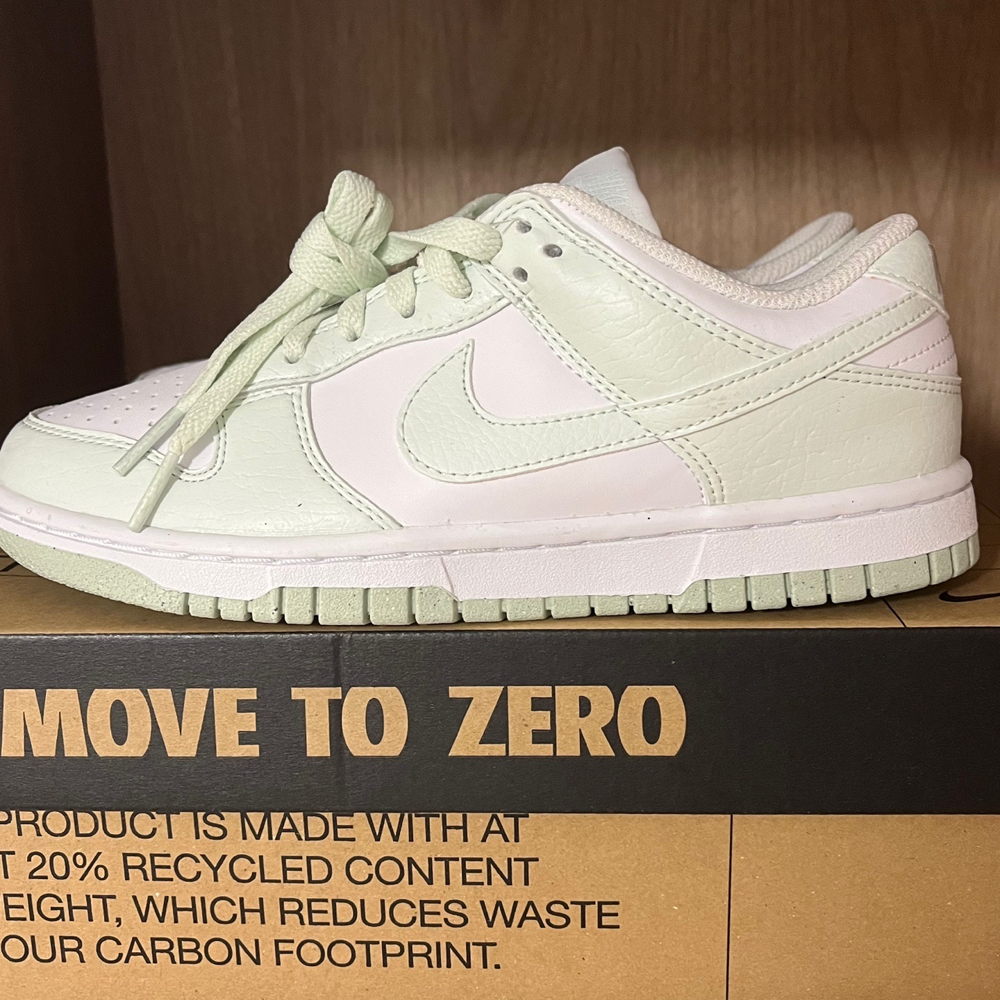 (W) Nike Dunk Low Next Nature Barely Green and White 착용 스타일 - 1