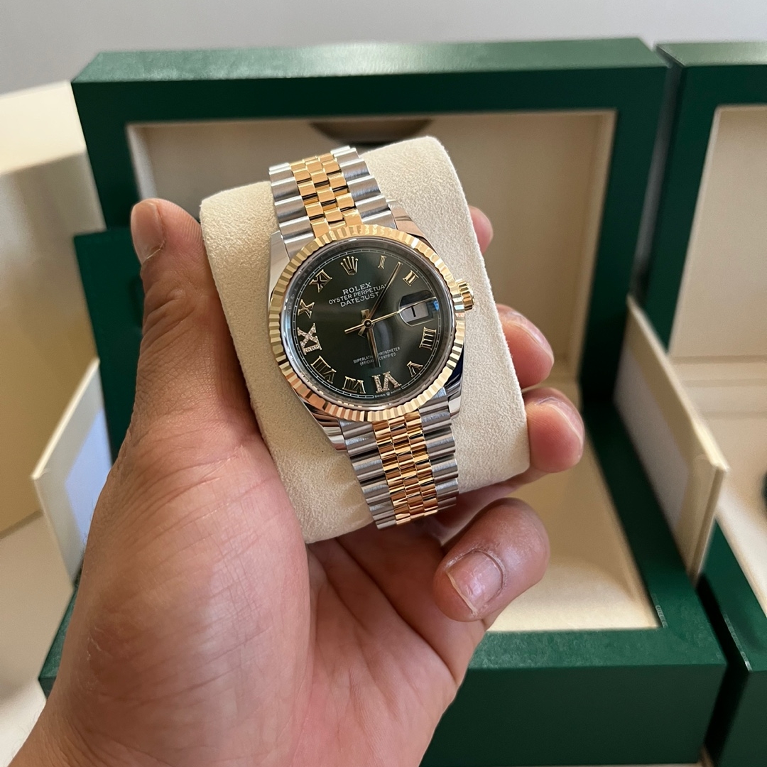 Rolex Datejust 36mm 126233 Olive Green Roman Diamond-Set Jubilee 착용 스타일