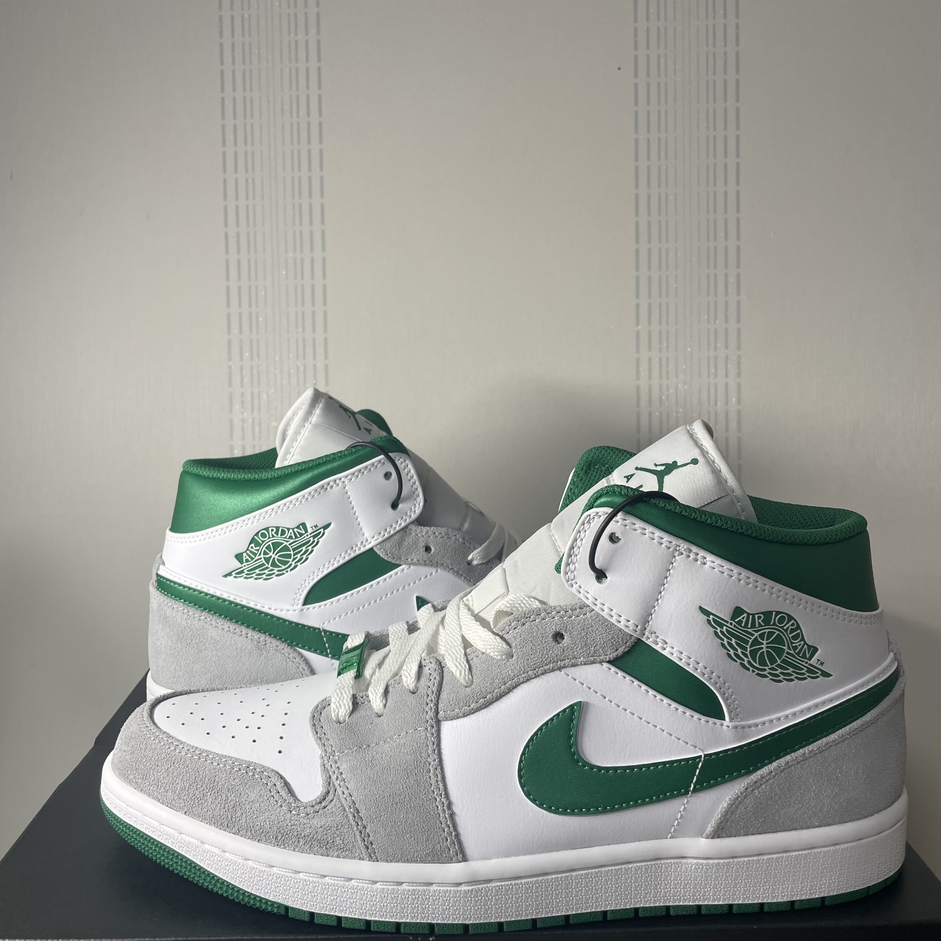 Jordan 1 Mid SE Pine Green Light Smoke Grey 착용 스타일