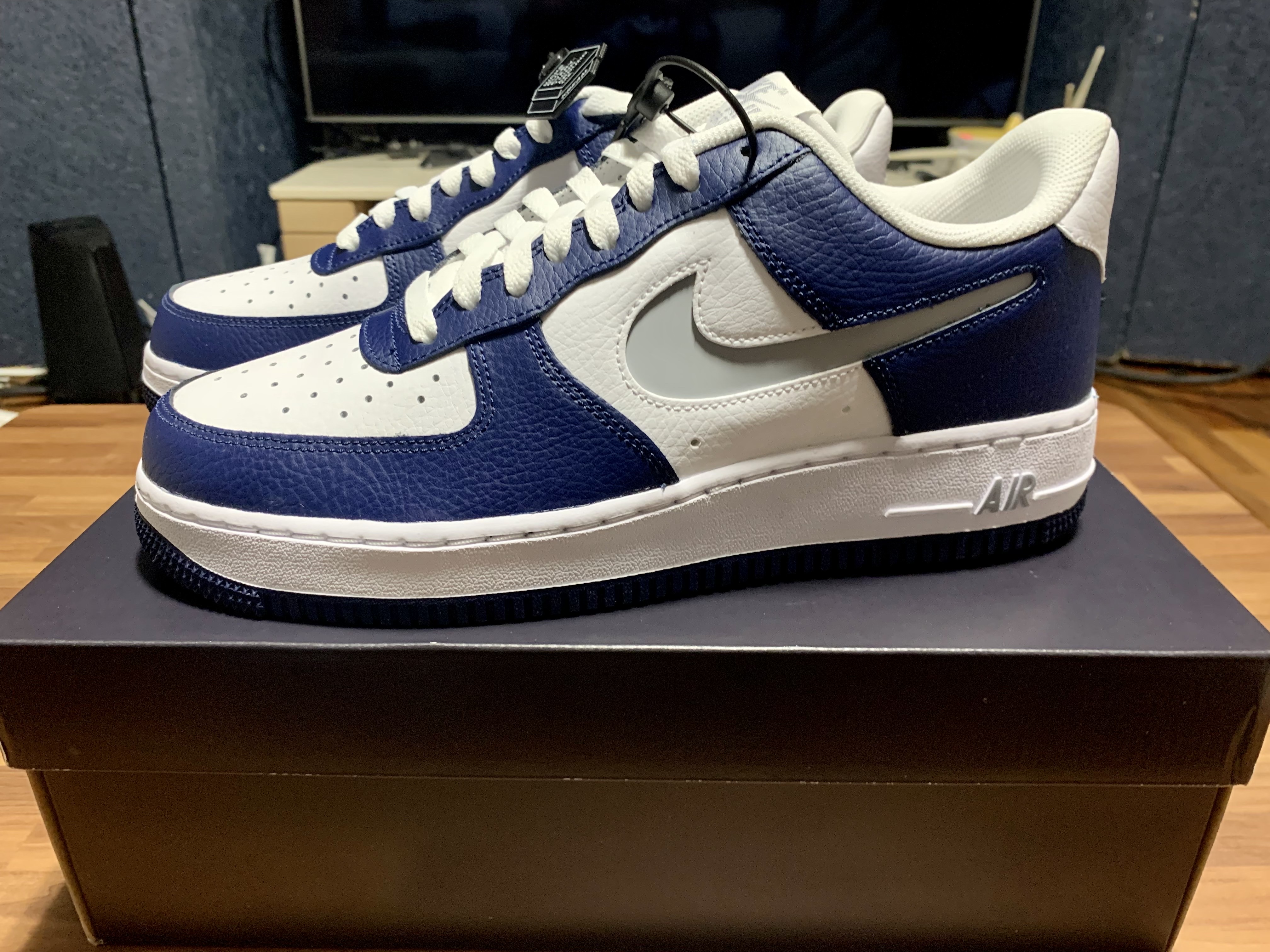 Nike Air Force 1 '07 Cut Out Swoosh Midnight Navy 착용 스타일 - 2