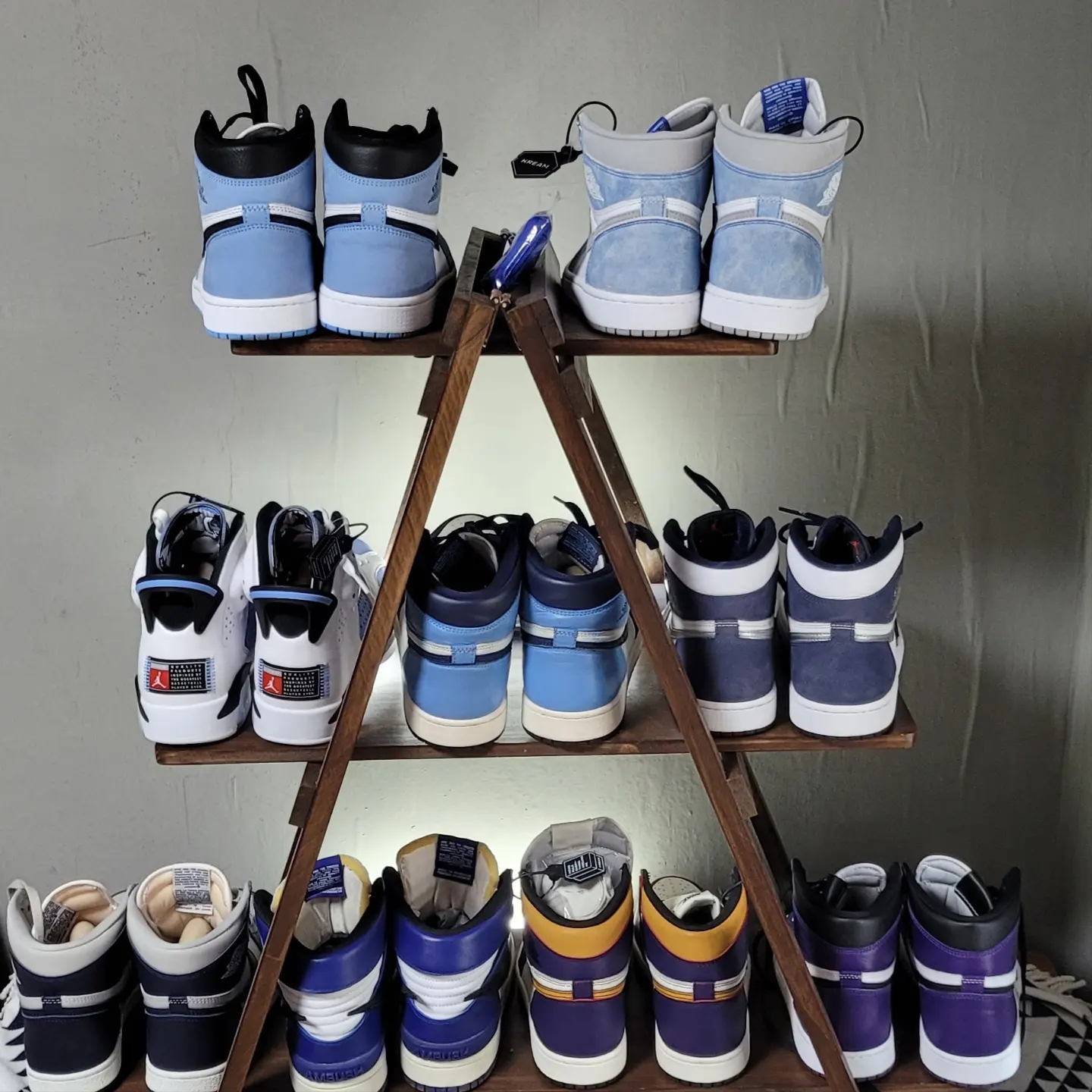 Jordan 1 Retro High OG University Blue, Jordan 1 Retro High OG Hyper Royal 착용 스타일 - 1