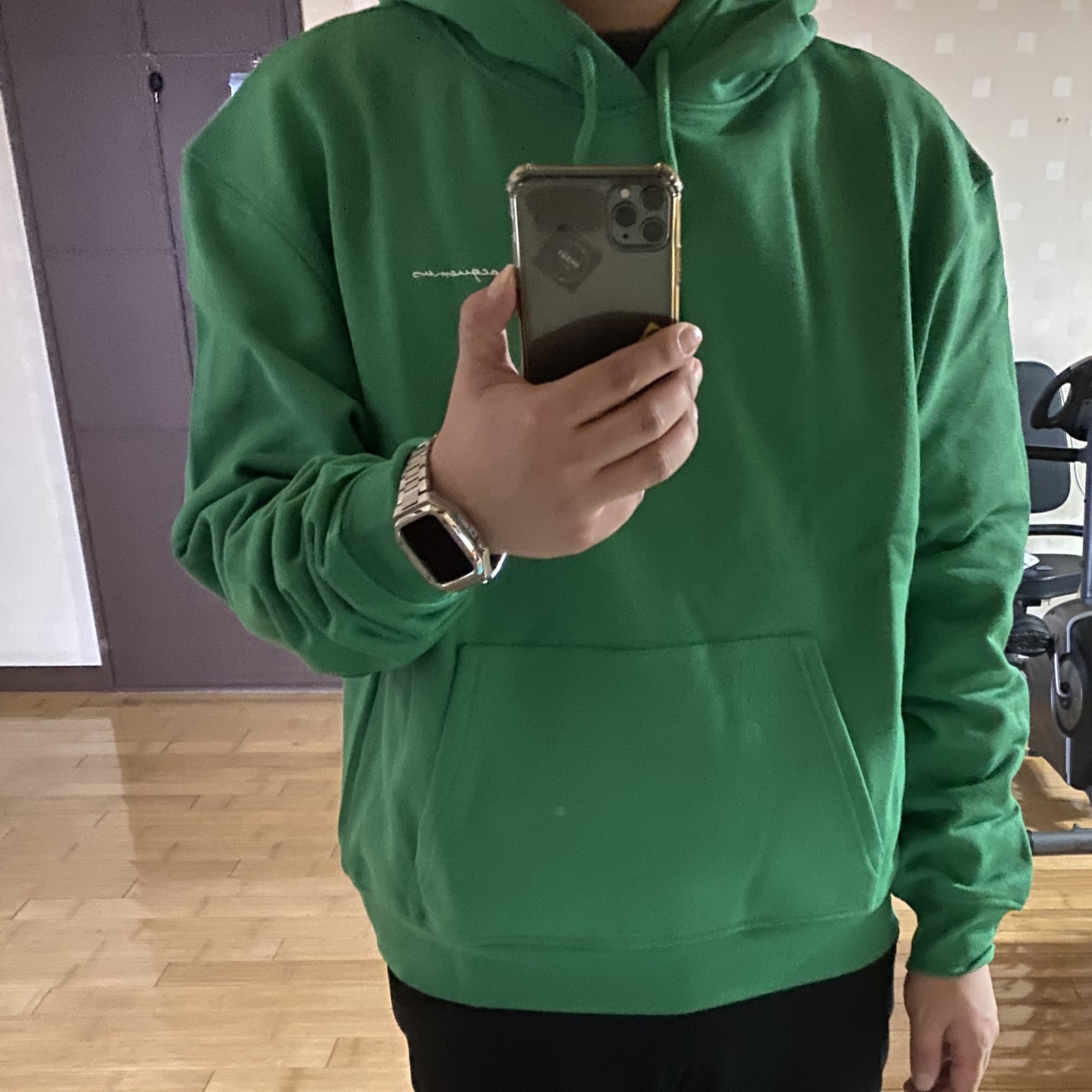 Jacquemus Le Sweatshirt Brode Embroidered Logo Hoodie Green 착용 스타일