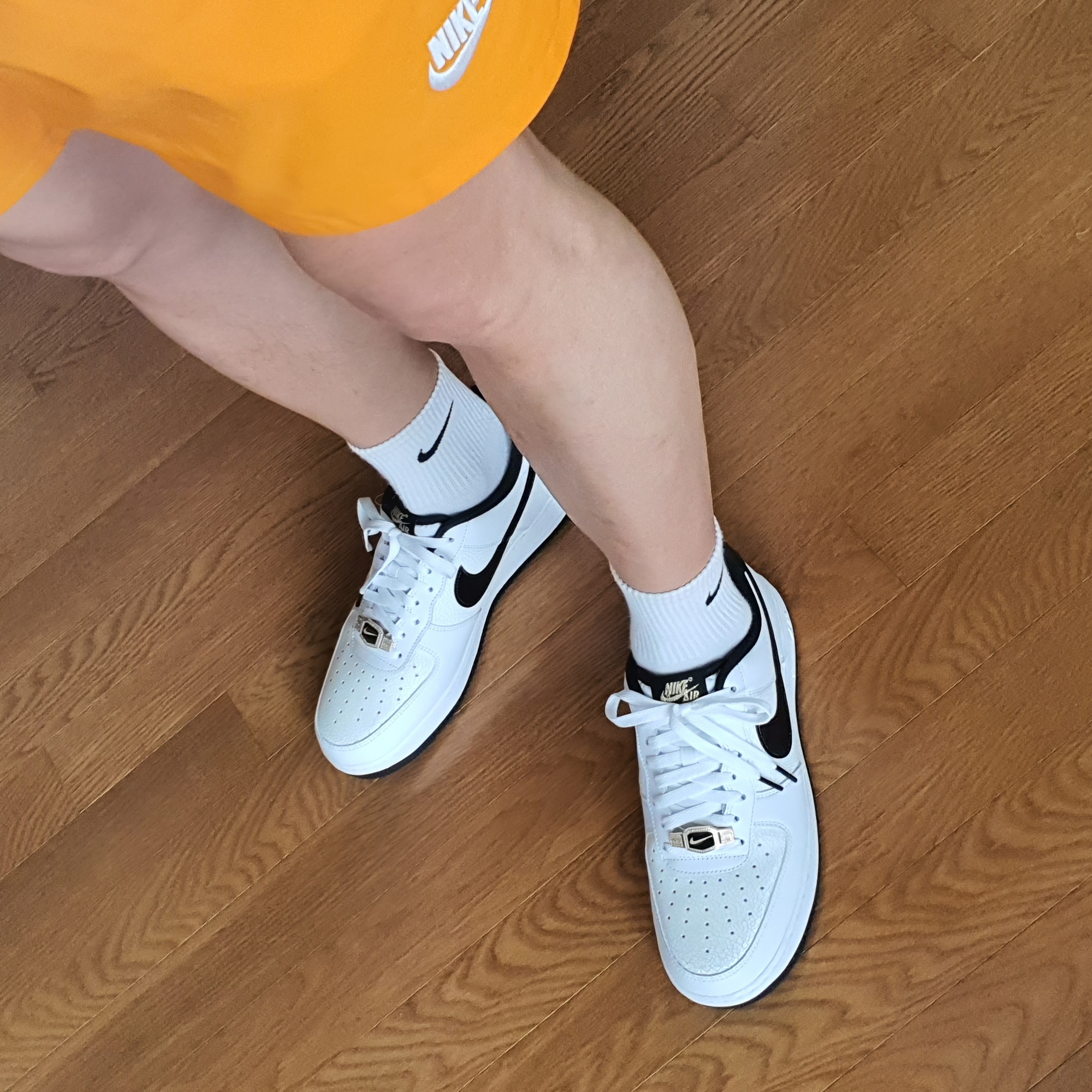 Nike Air Force 1 '07 LV8 EMB World Champions White Black 착용 스타일 - 1