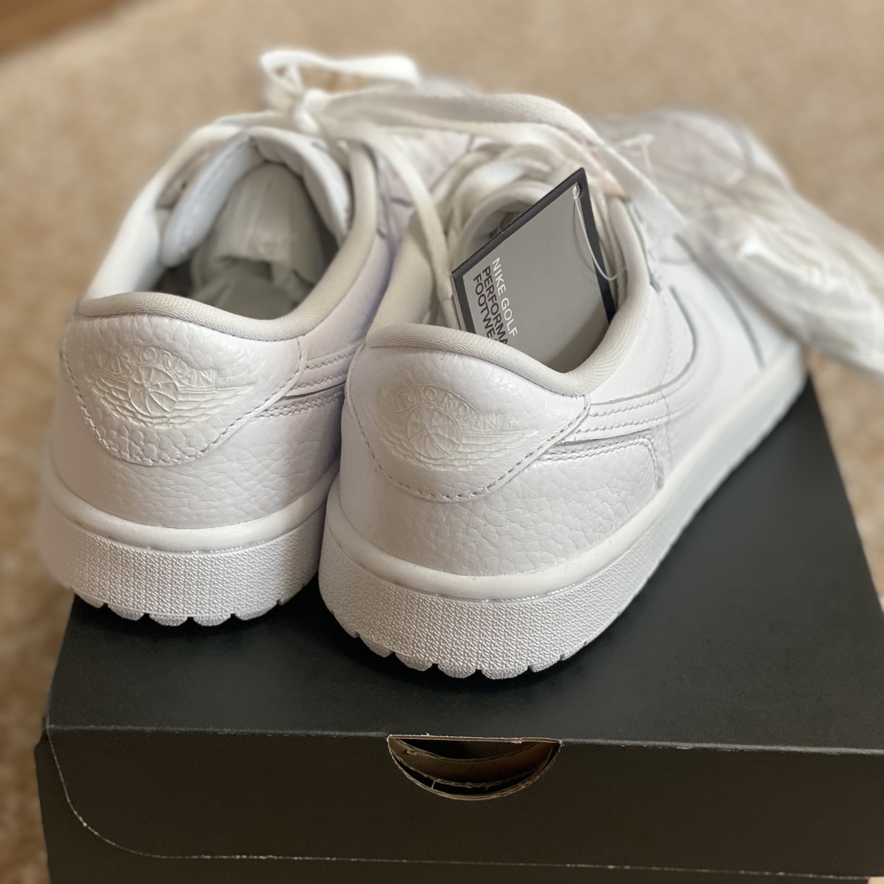 Jordan 1 Low Golf Triple White 착용 스타일 - 2