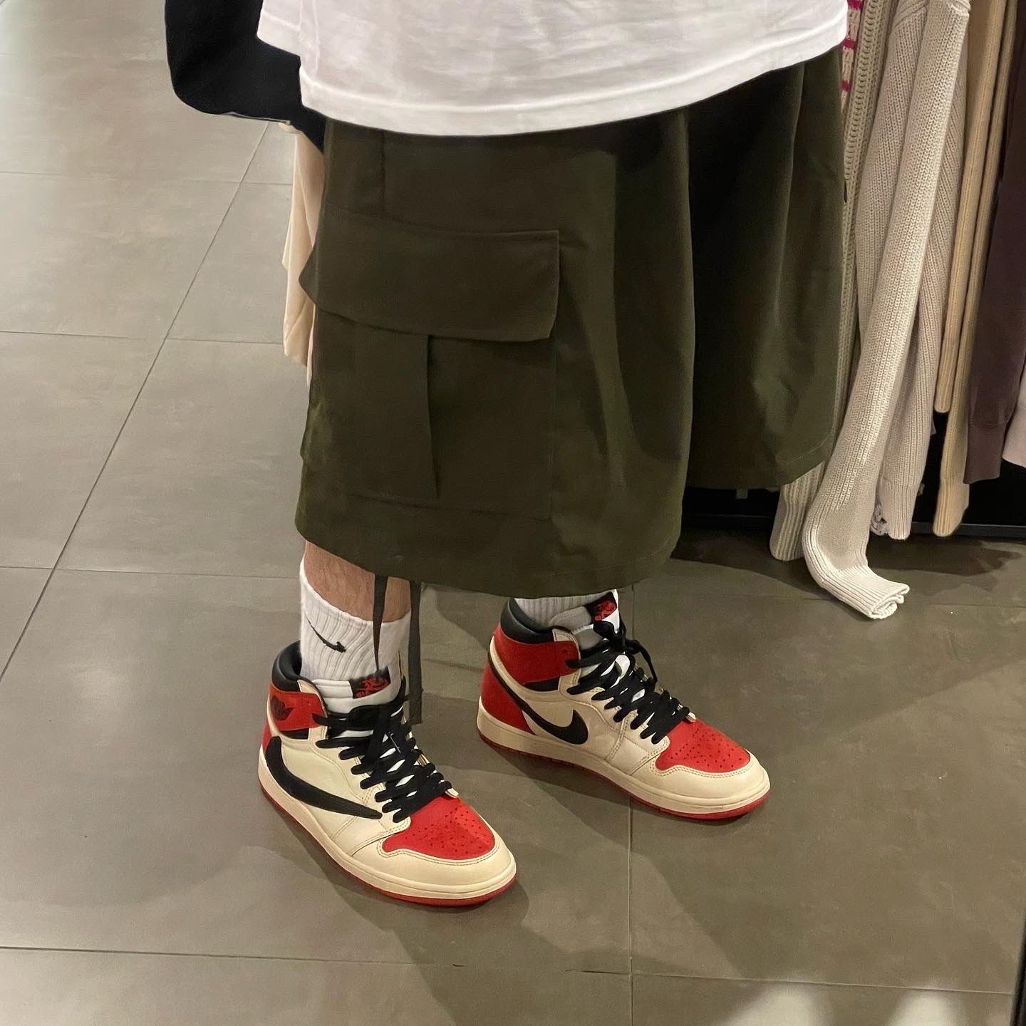 Jordan 1 Retro High OG Heritage, Jordan 1 x Travis Scott x Fragment Retro High OG SP Military Blue 착용 스타일 - 2
