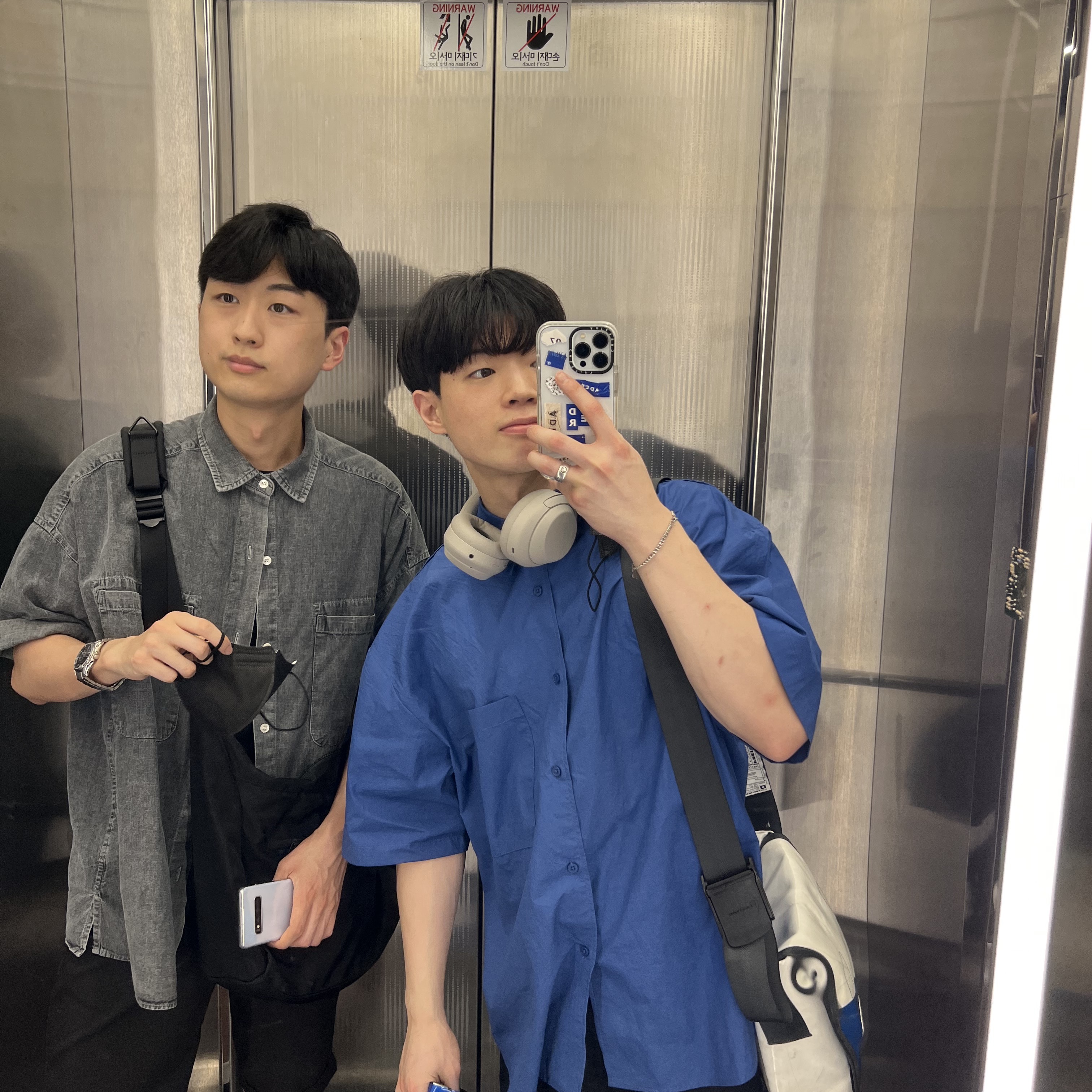 Jordan 1 x Travis Scott x Fragment Retro Low OG SP Military Blue, Casetify x Ader Error Ader Sticker iPhone Case 착용 스타일 - 4
