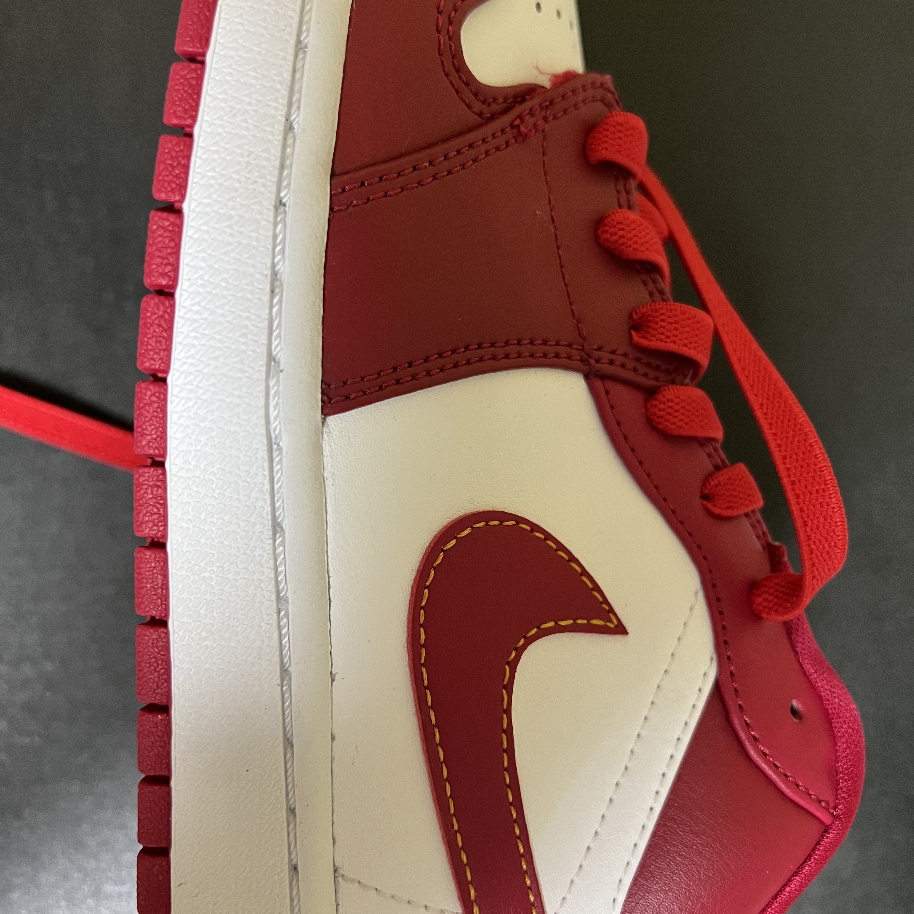 Jordan 1 Low Cardinal Red 착용 스타일