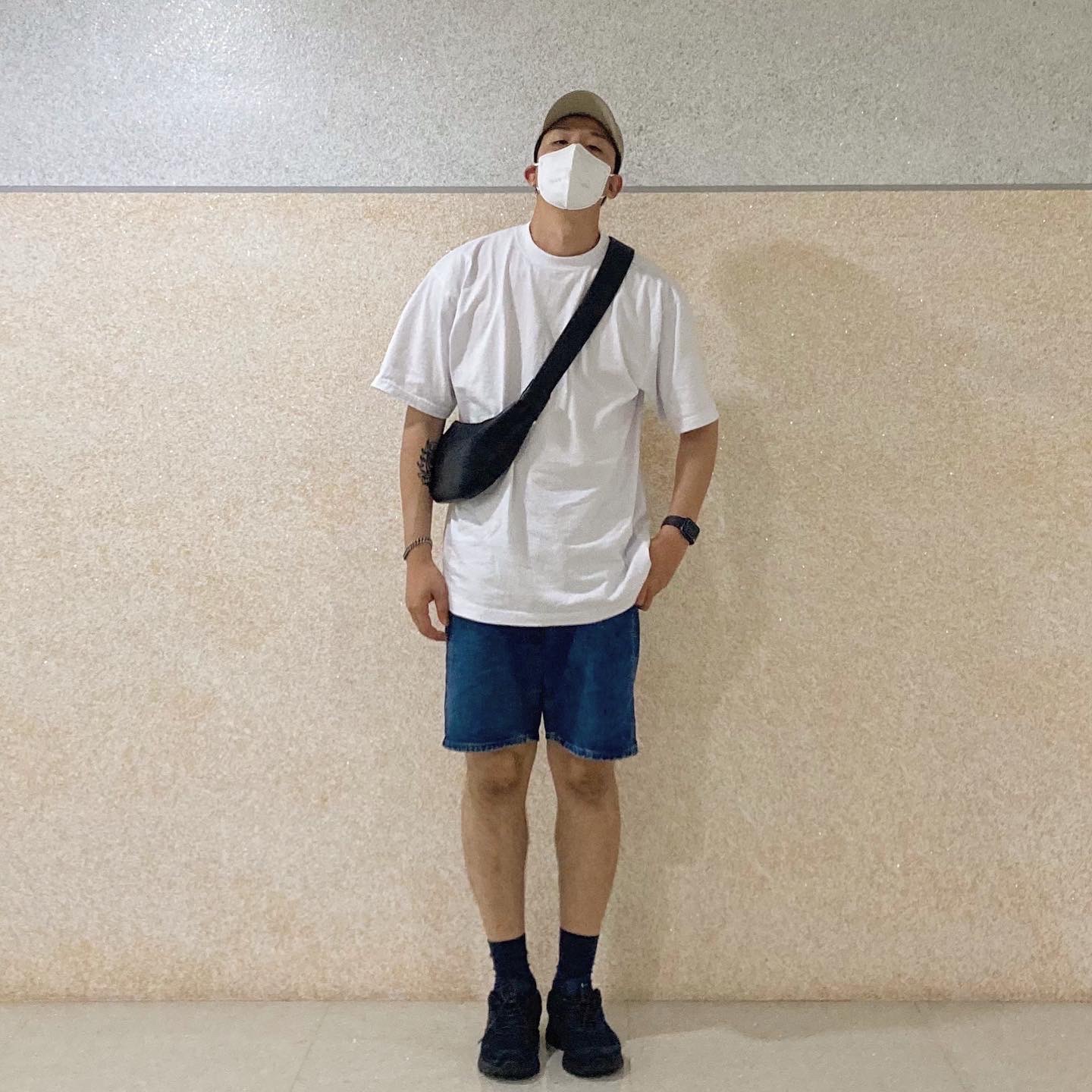 New Balance x JJJJound 990v4 Navy, Lemaire Small Croissant Bag Soft Nappa Leather Black 착용 스타일 - 1