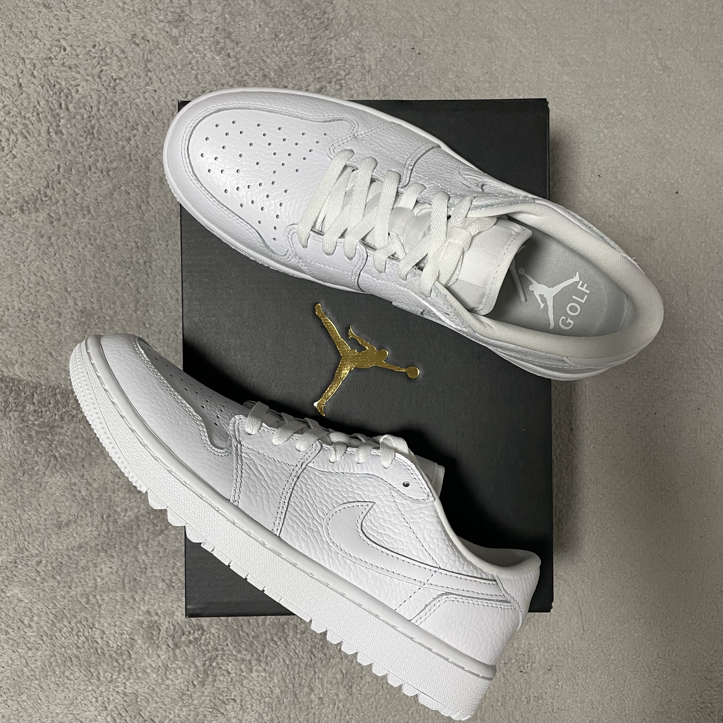 Jordan 1 Low Golf Triple White 착용 스타일 - 1