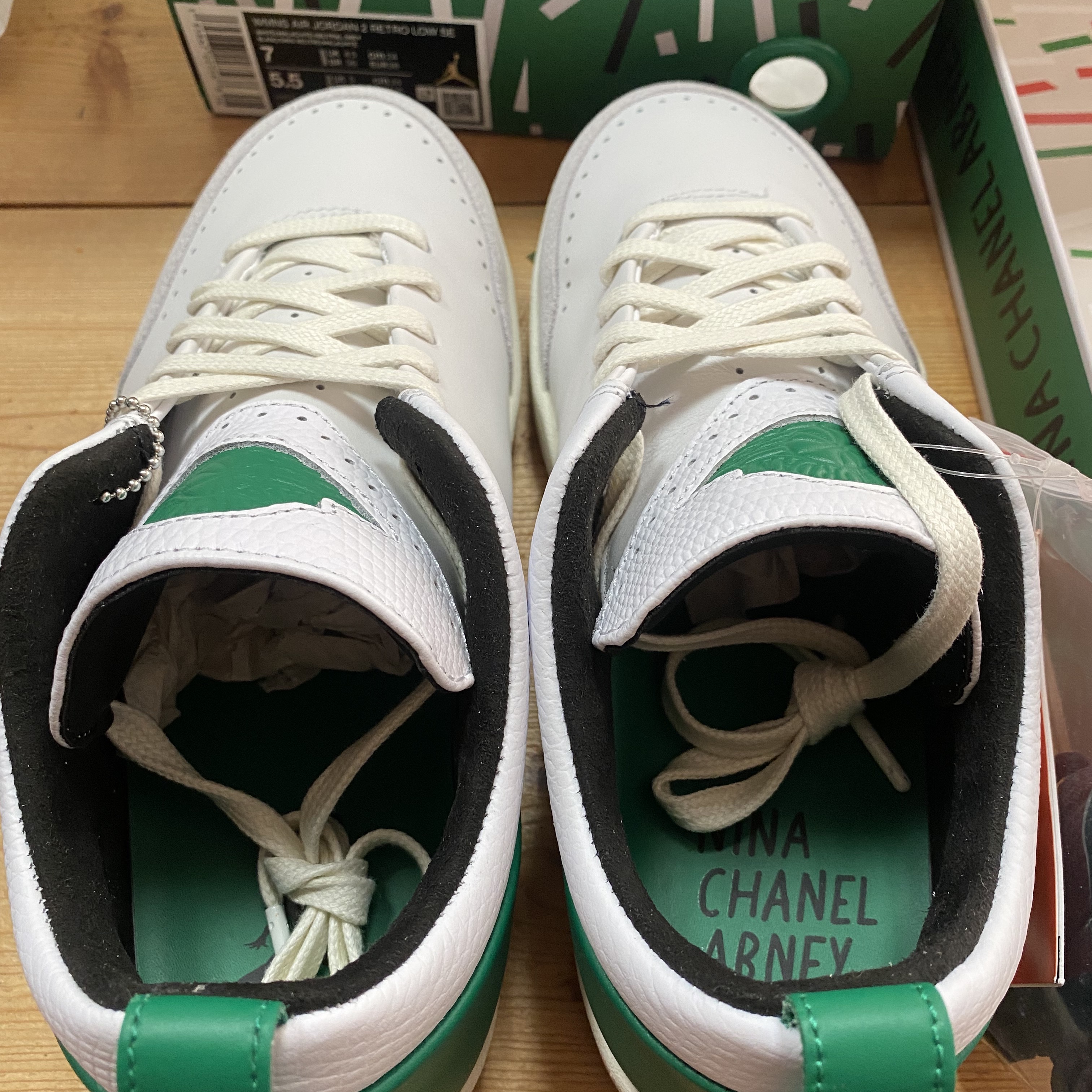 (W) Jordan 2 x Nina Chanel Abney Retro Low SE White and Malachite 착용 스타일 - 2