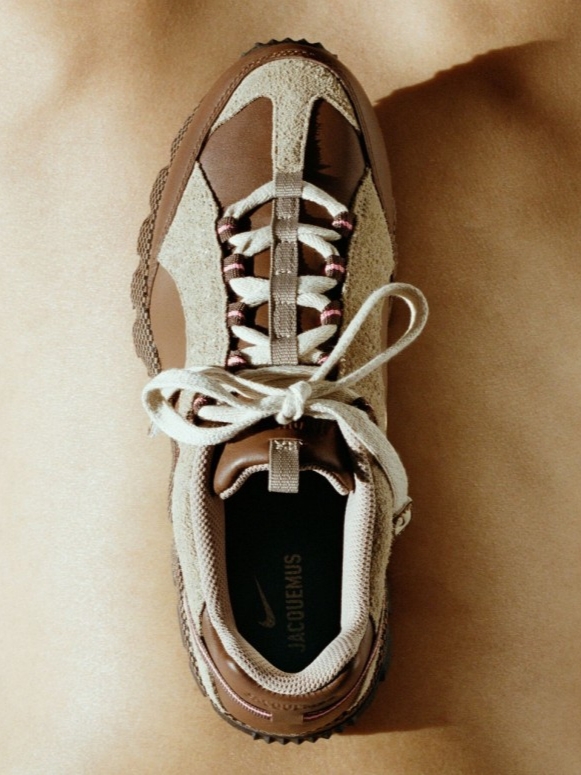 Nike x Jacquemus Air Humara LX Ale Brown and Gold 착용 스타일 - 1