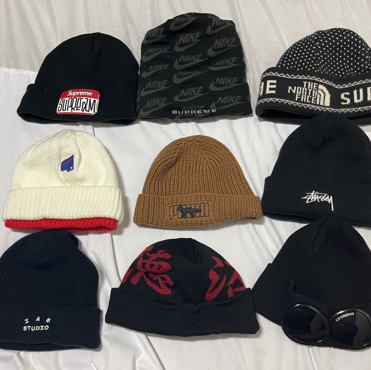 Supreme Gonz Nametag Beanie Black - 21FW, Supreme x Nike Jacquard Logos Beanie Black - 21SS 착용 스타일 - 1