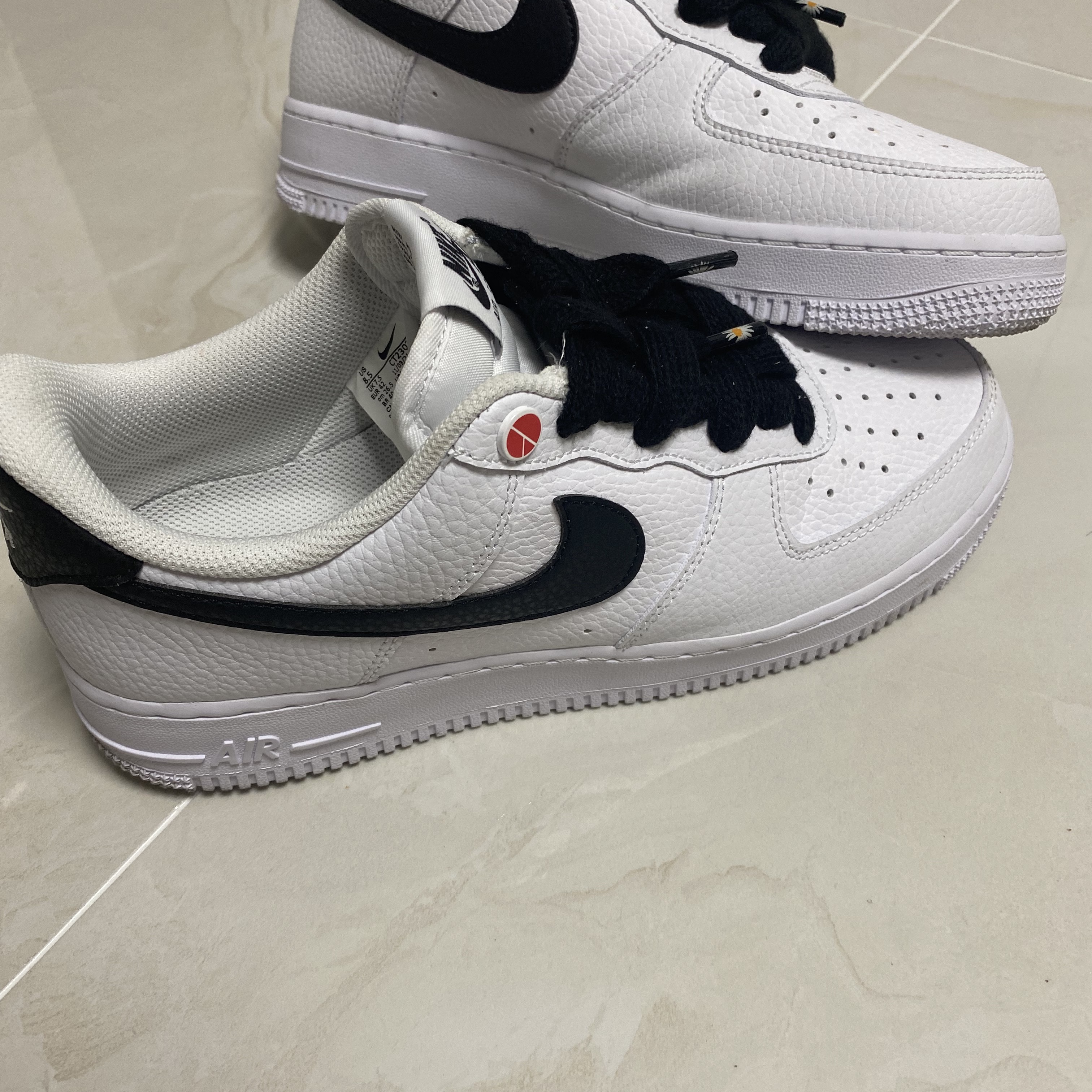 Nike Air Force 1 '07 White Black 착용 스타일 - 2