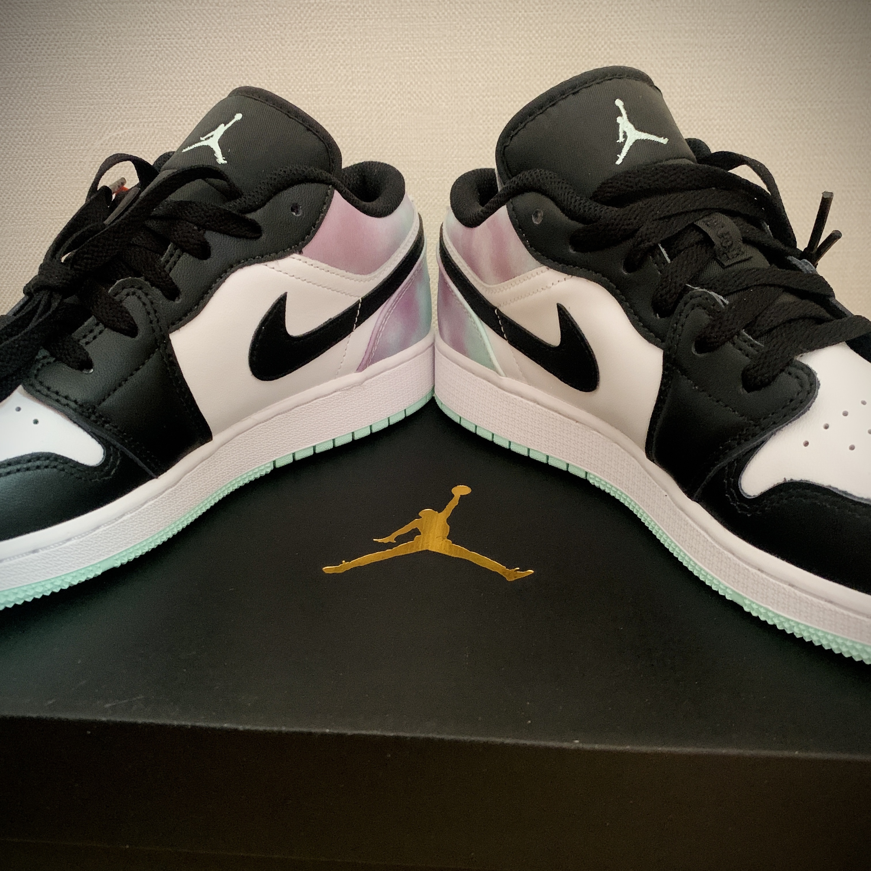(GS) Jordan 1 Low SE White Black Tie-Dye 착용 스타일