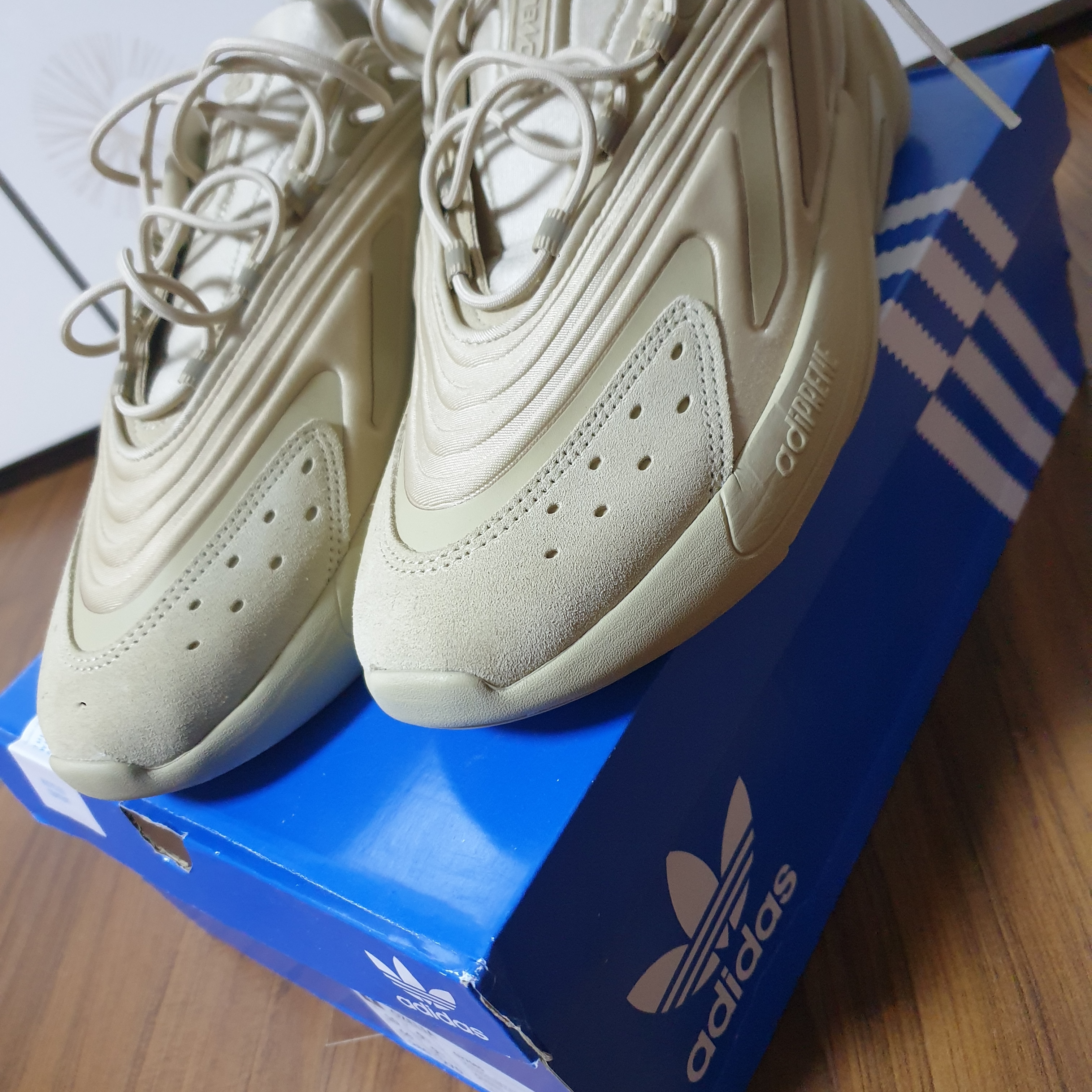 Adidas Ozelia Savanna 착용 스타일