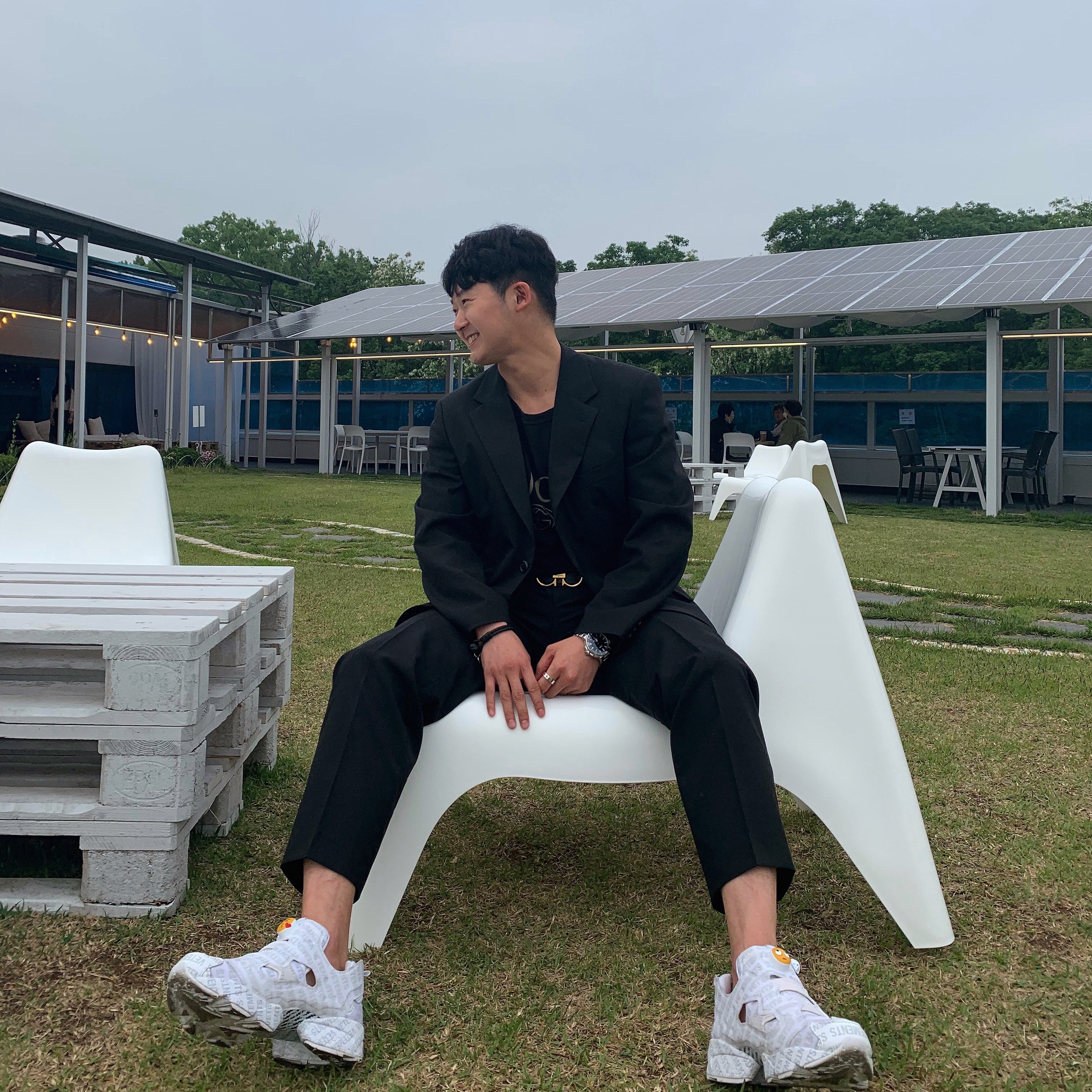 Reebok x Vetements Instapump Fury Emoji, Bottega Veneta Nappa Bracelet Black μ°©μ© μ€νμΌ