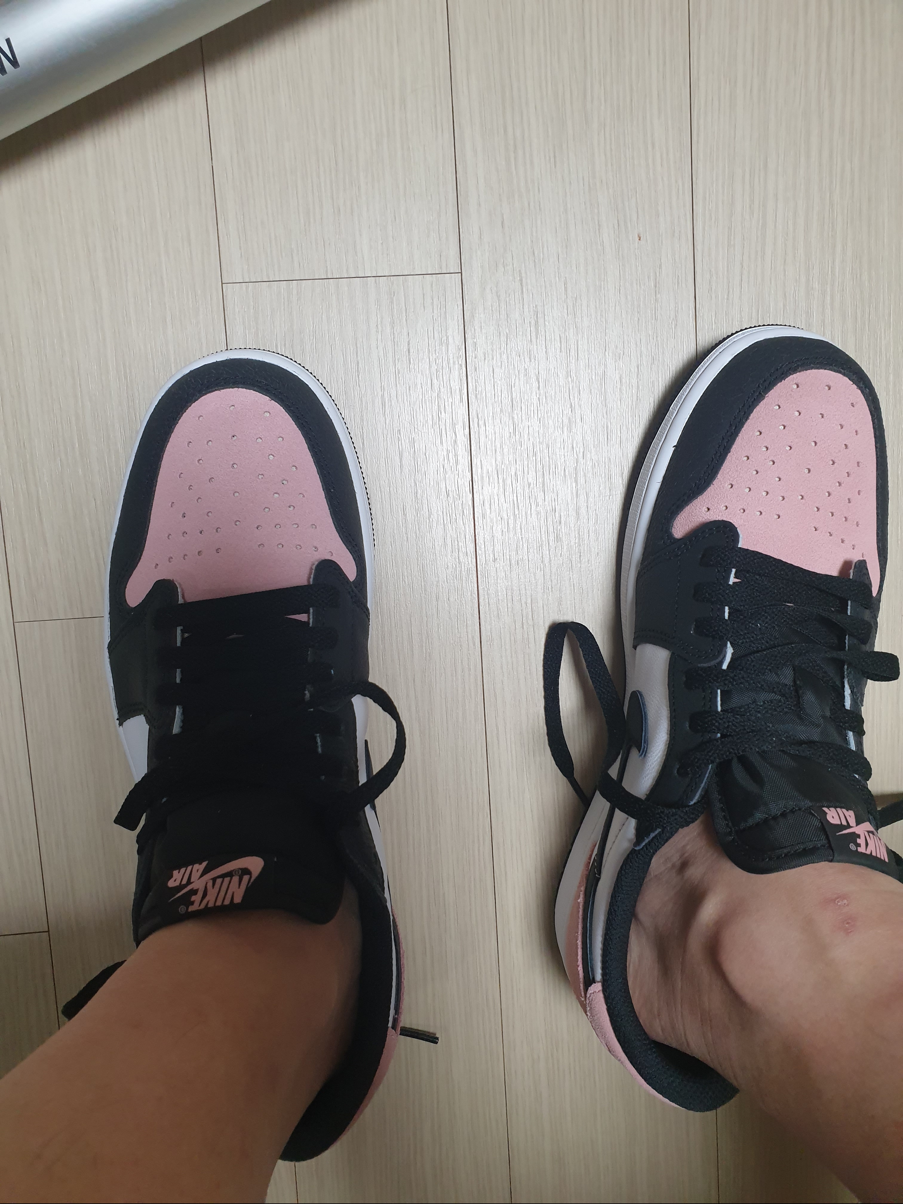 Jordan 1 Retro Low OG Bleached Coral 착용 스타일 - 2