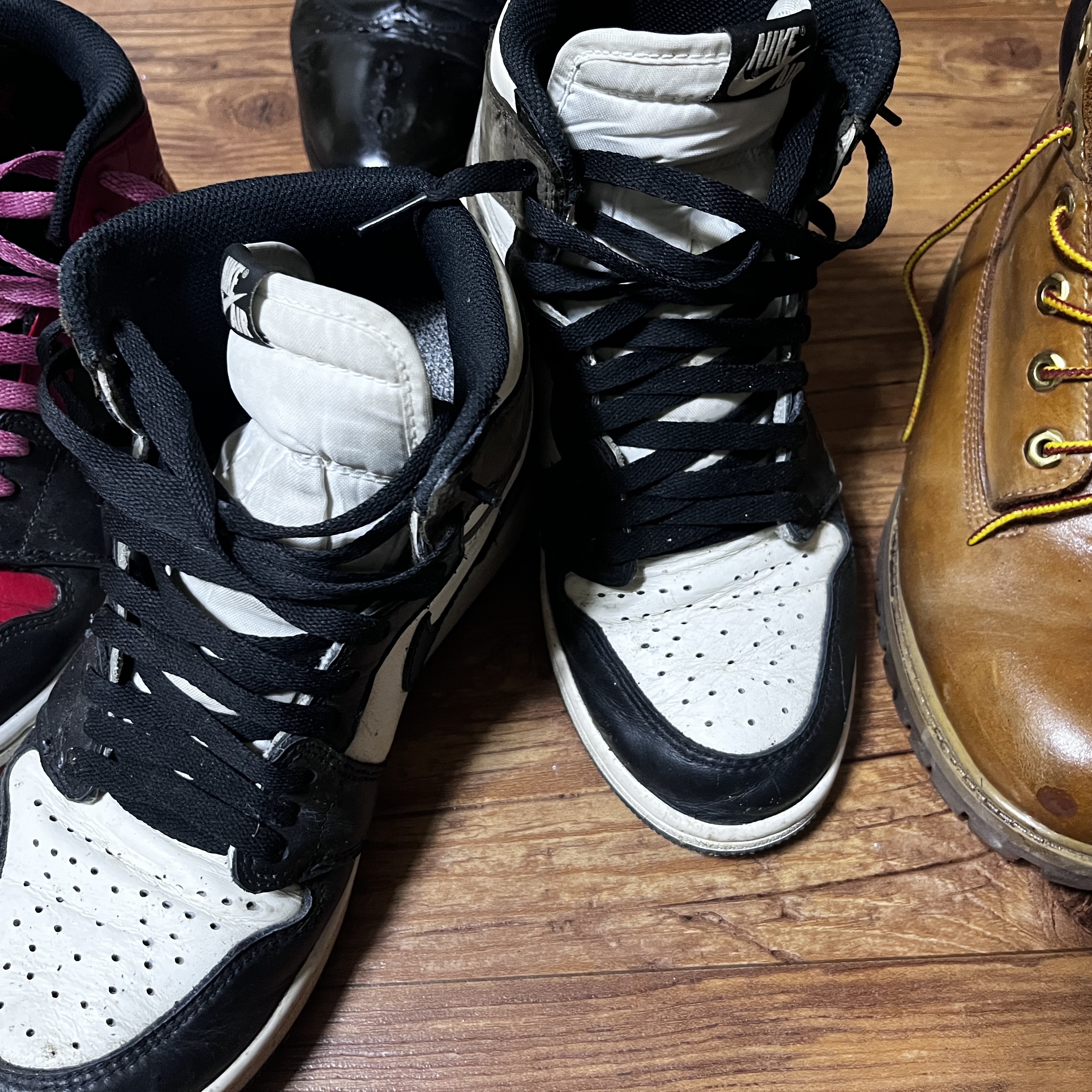 Jordan 1 Retro High OG Black Mocha, Timberland x Comme des Garcons Shirt x Supreme 6 Inch Boot Wheat - Medium 착용 스타일